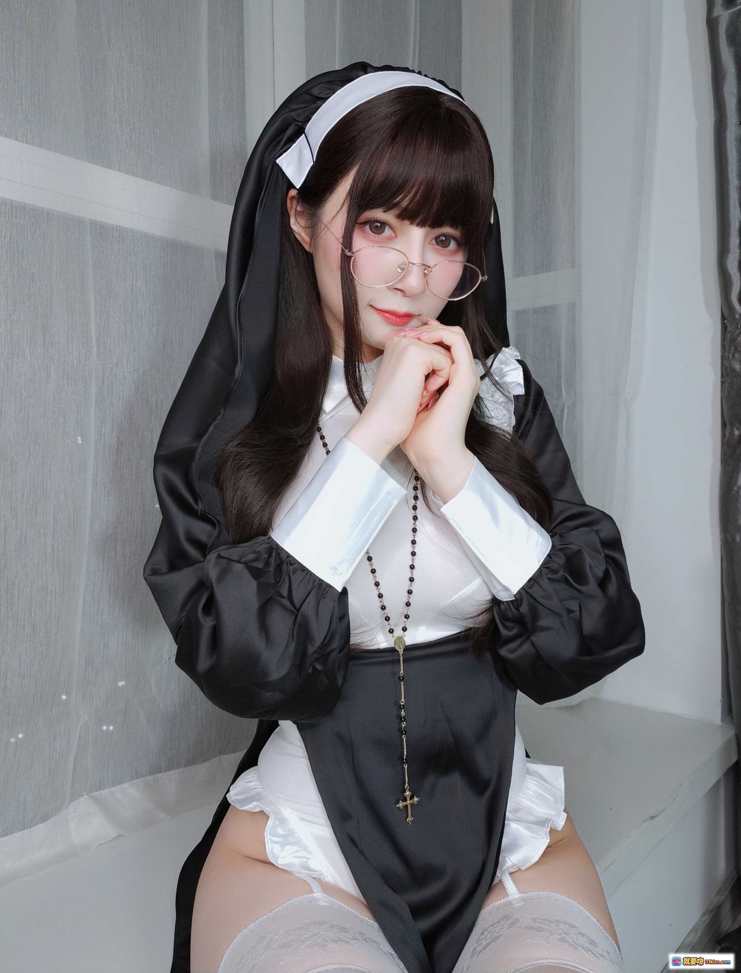 图片[6] - 白银81 NO.089 自撮り Vol.61 美女修女cosplay 白色蕾丝内衣 黑色长袍 透明丝袜 眼镜诱惑 内衣写真集 144P高清图包 - 就要吻