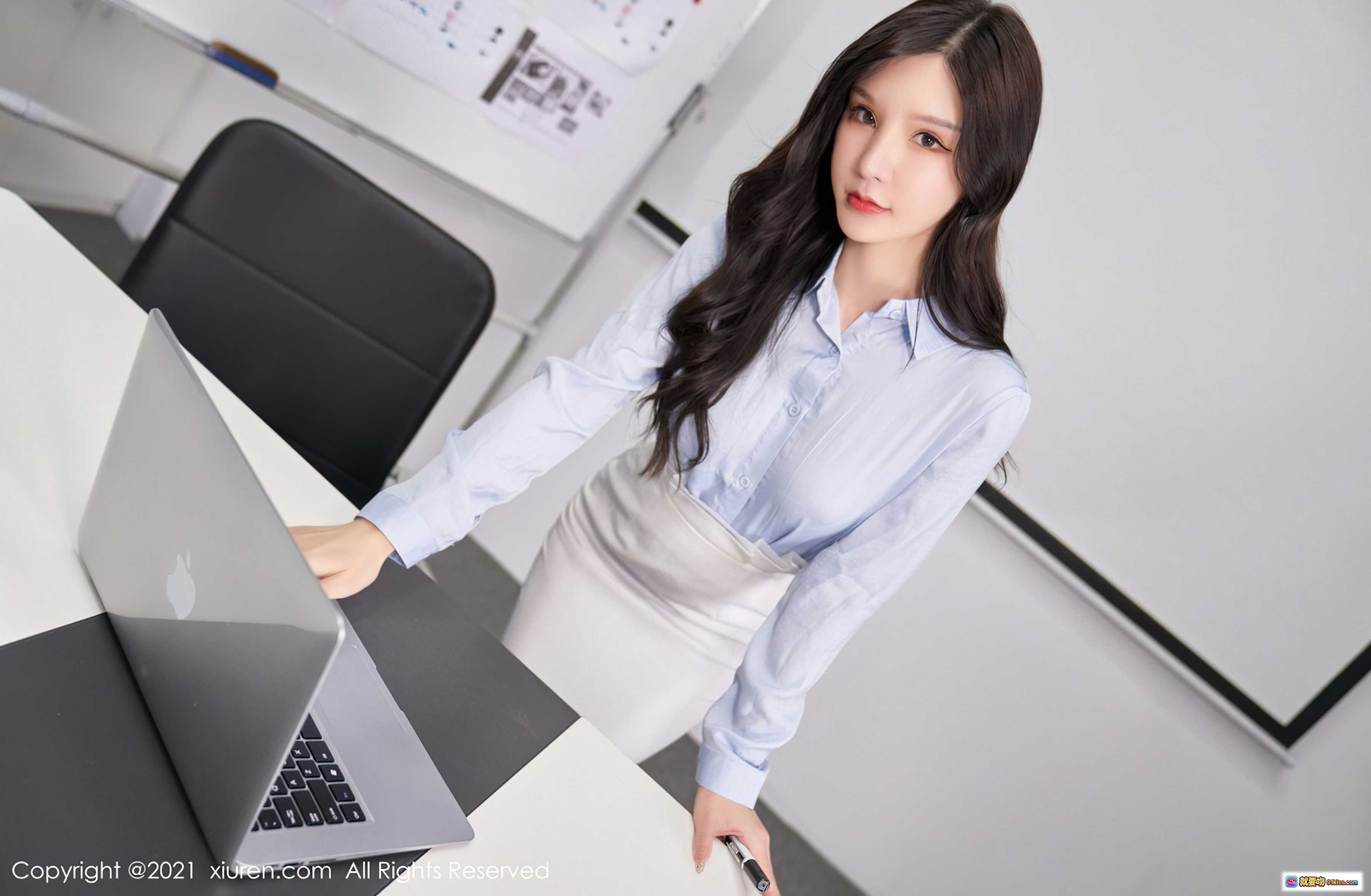 图片[5] - 周于希职场OL写真｜白板讲解商务风｜蓝色衬衫白色包臀裙｜办公室性感女神｜XIUREN秀人网2021.10.26 No.4122 - 就要吻