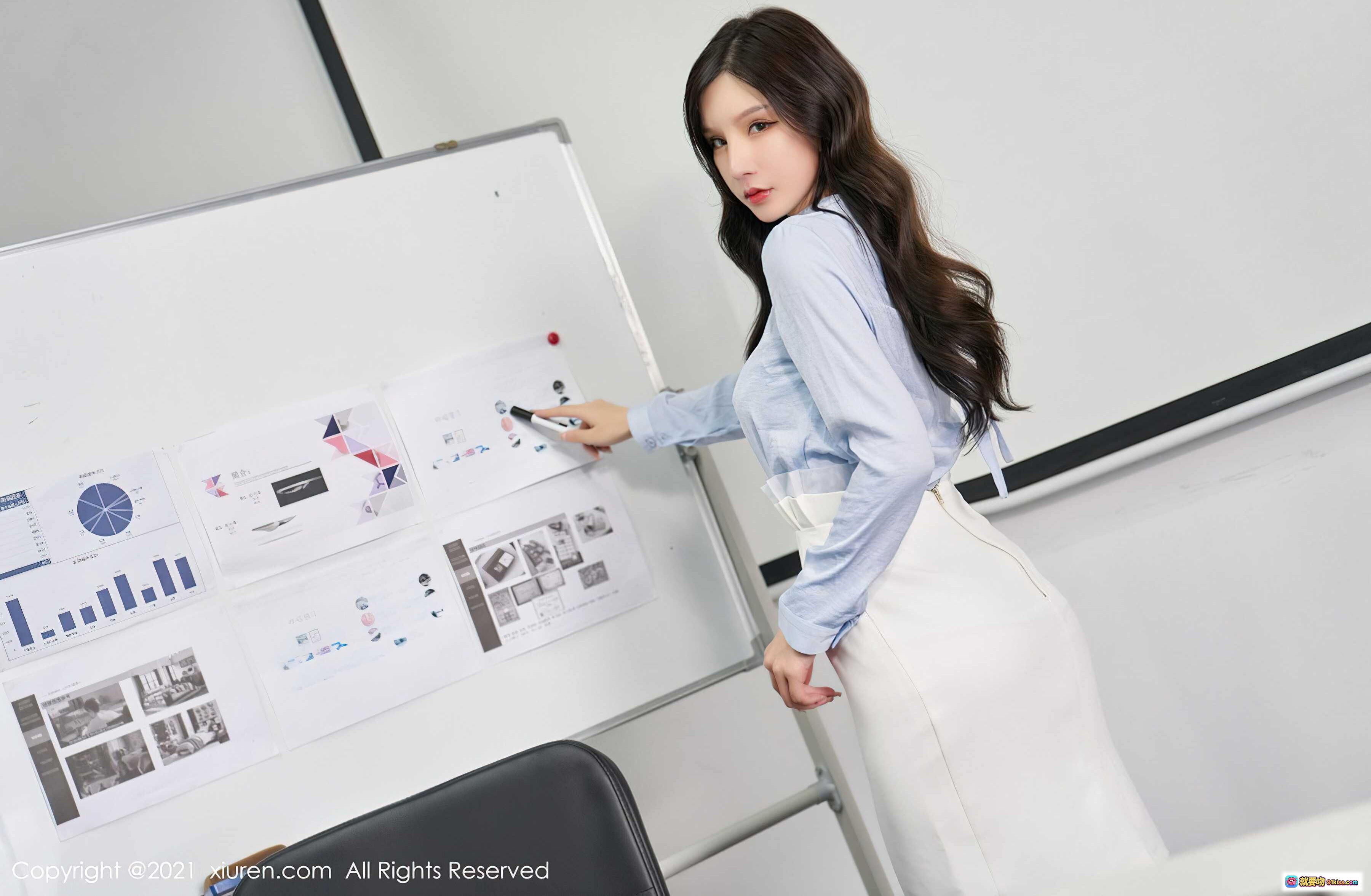 图片[3] - 周于希职场OL写真｜白板讲解商务风｜蓝色衬衫白色包臀裙｜办公室性感女神｜XIUREN秀人网2021.10.26 No.4122 - 就要吻