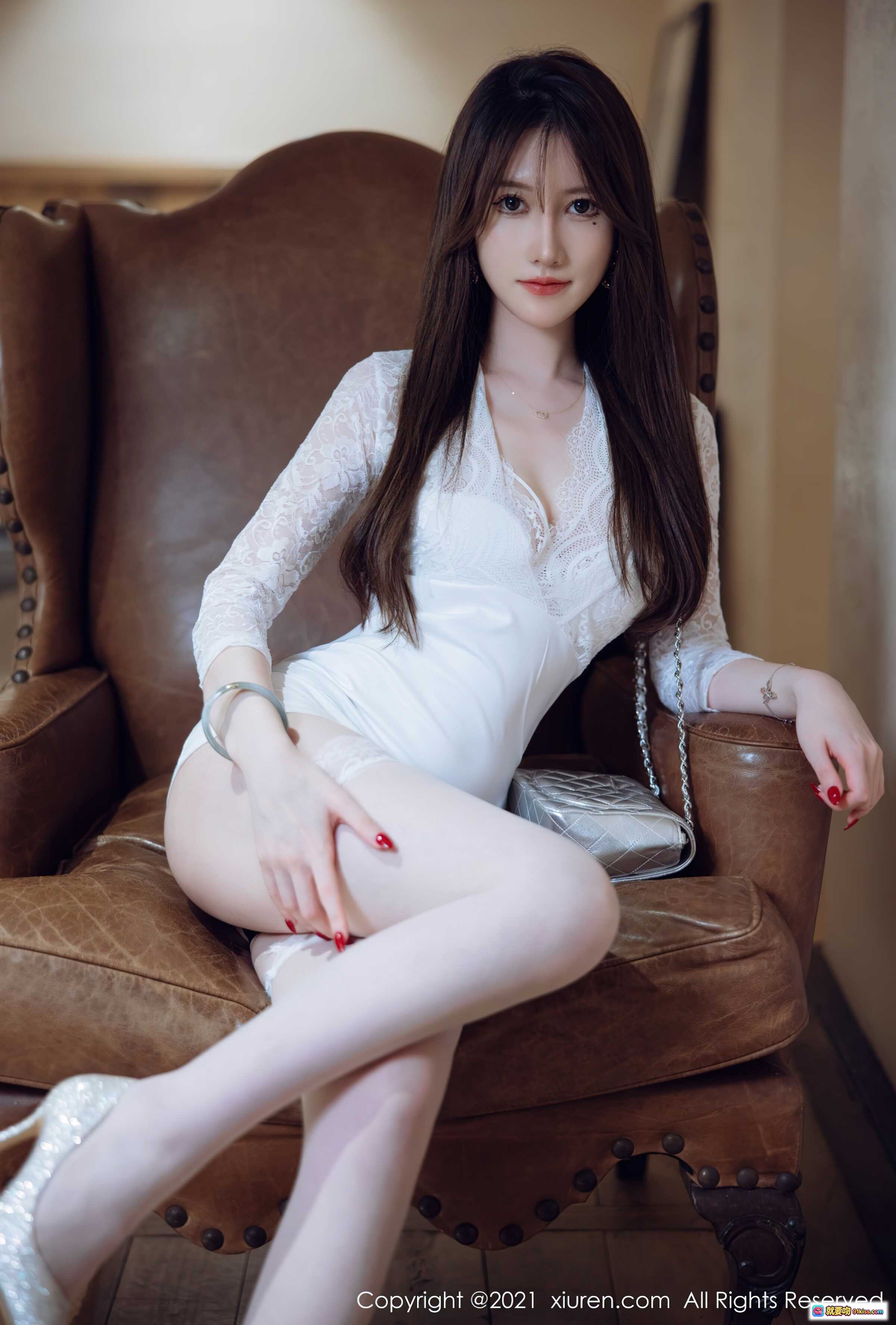 图片[2] - 美桃酱白裙蕾丝长腿丝袜高跟椅拍 – XIUREN秀人网2021.10.26 No.4121写真集 - 就要吻
