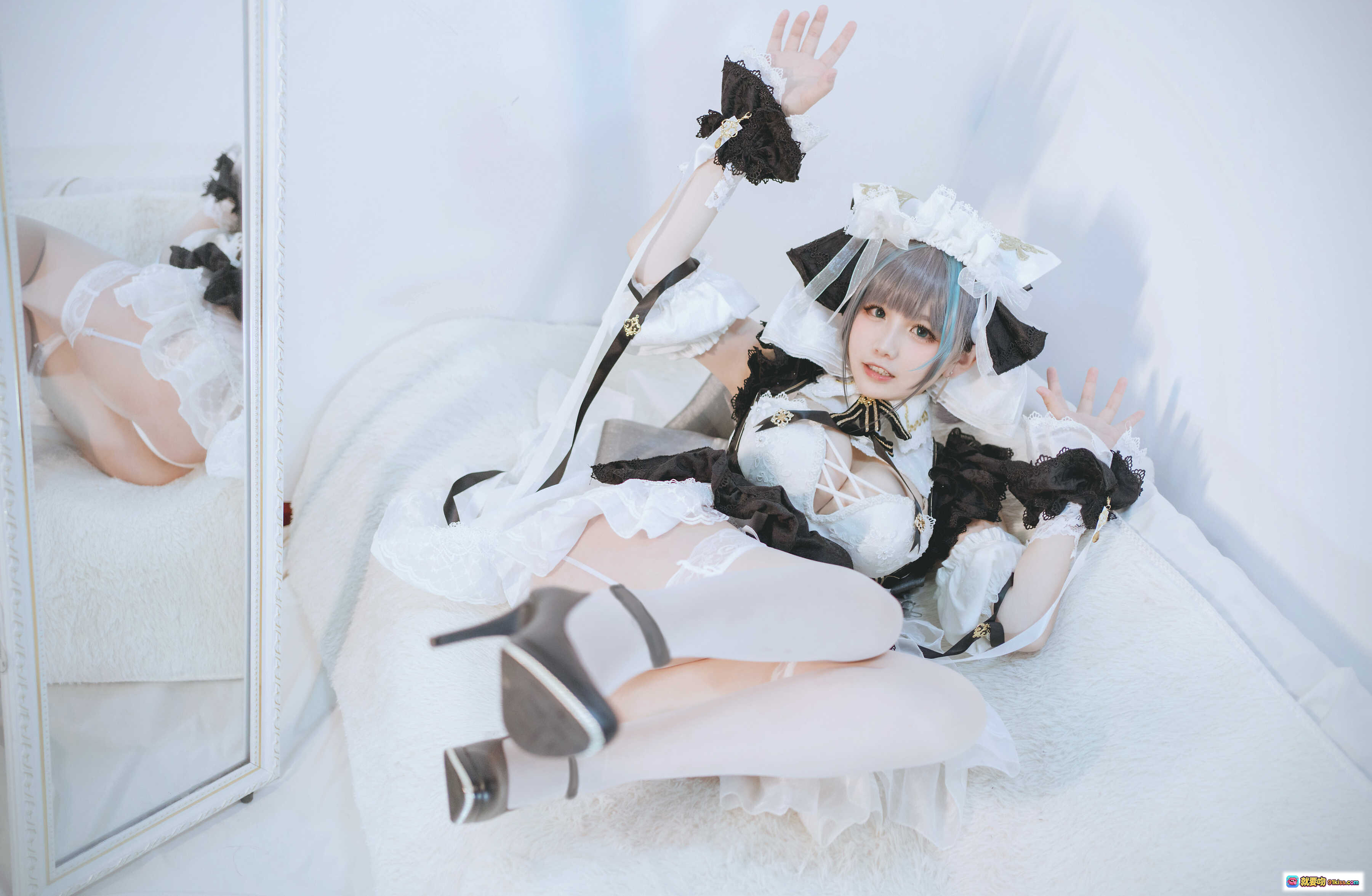 图片[9] - 阿半cos柴郡女仆装写真｜黑白色洛丽塔蕾丝裙｜精致头饰与蝴蝶结｜42P高清美图 - 就要吻