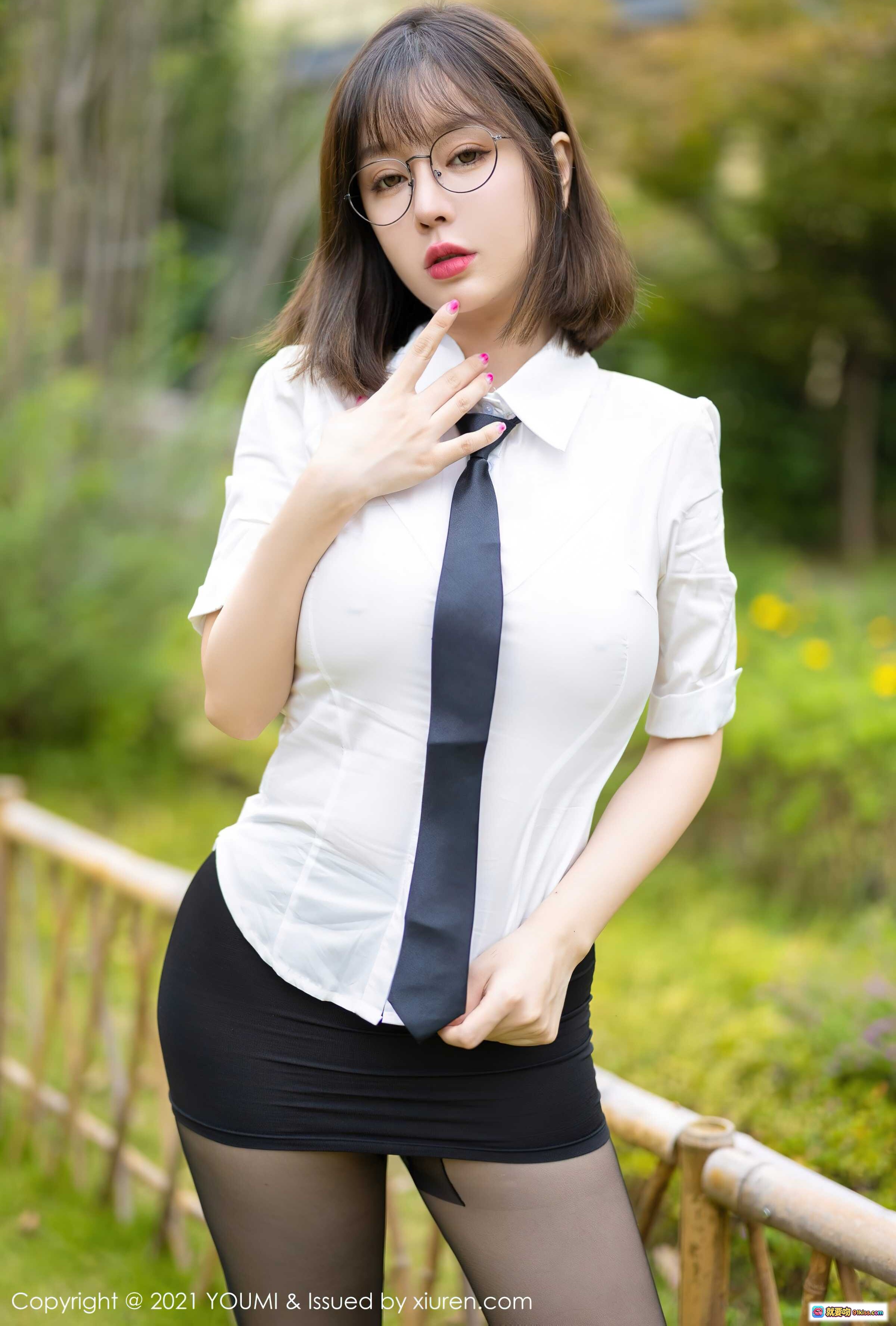 图片[5] - 王雨纯白衬衫黑领带短裙丝袜写真 | YOUMI 2021.11.12 Vol.717 美女户外清新风格 - 就要吻