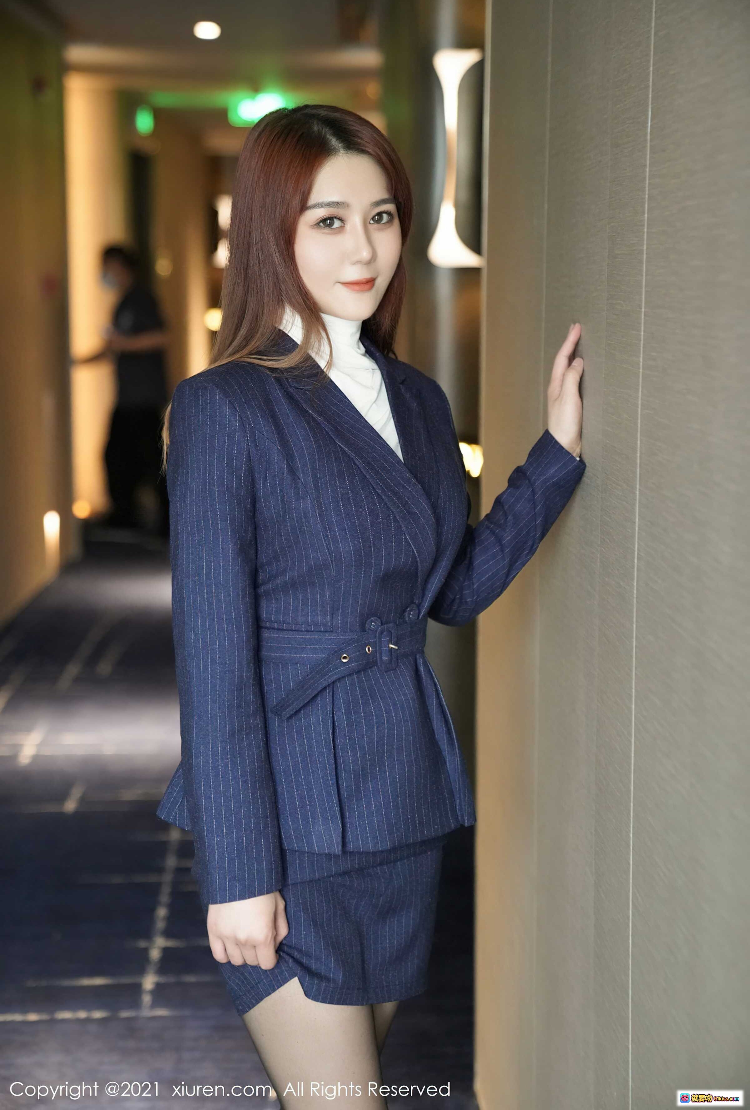 图片[3] - XIUREN秀人网2021.10.14 No.4064 fairy如歌 职业套装高跟美腿酒店走廊写真 - 就要吻