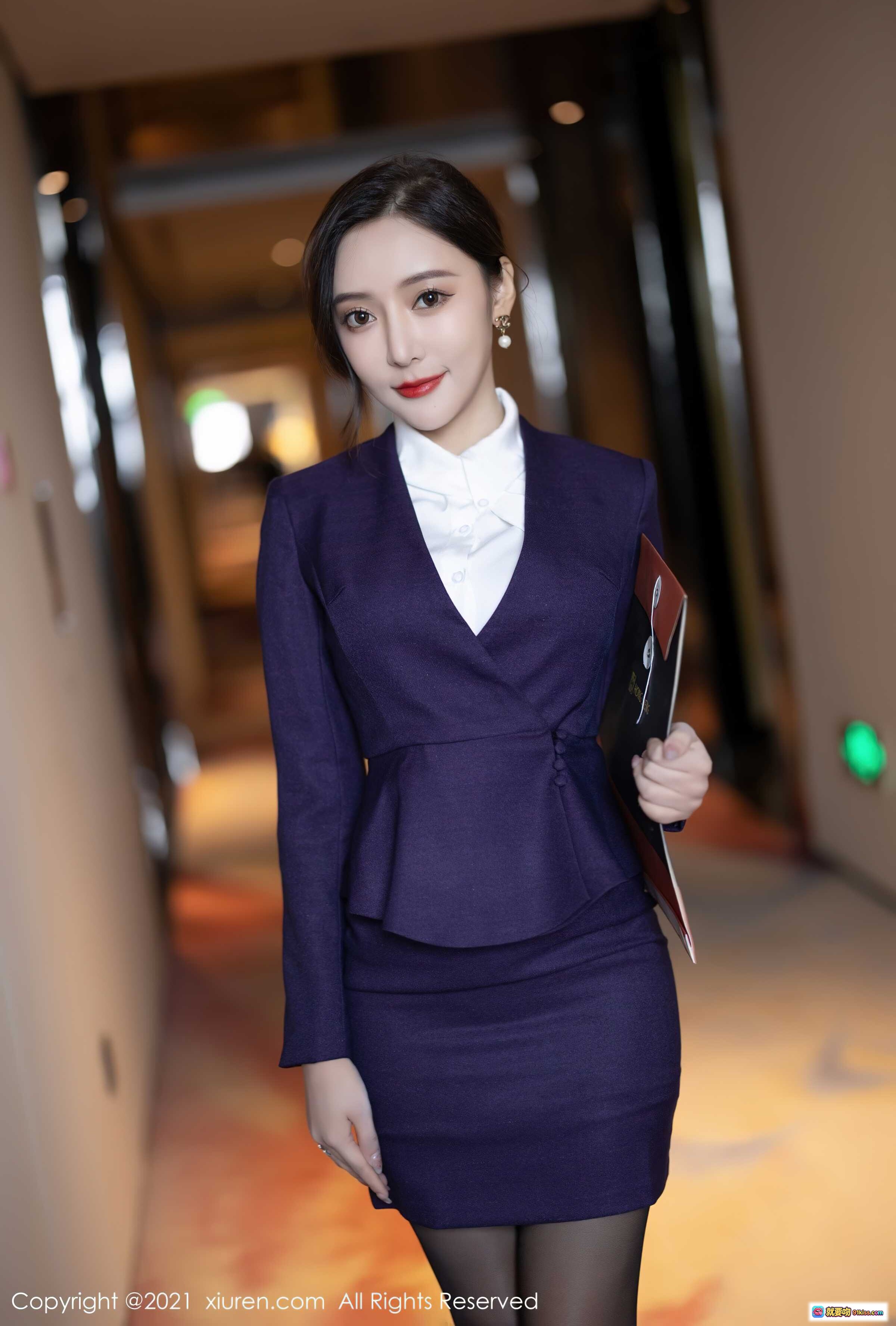 图片[1] - 王馨瑶紫色职业套装写真｜优雅OL风｜白衬衫搭配包臀裙｜黑丝美腿｜商务气质美女｜秀人网2021精选 - 就要吻