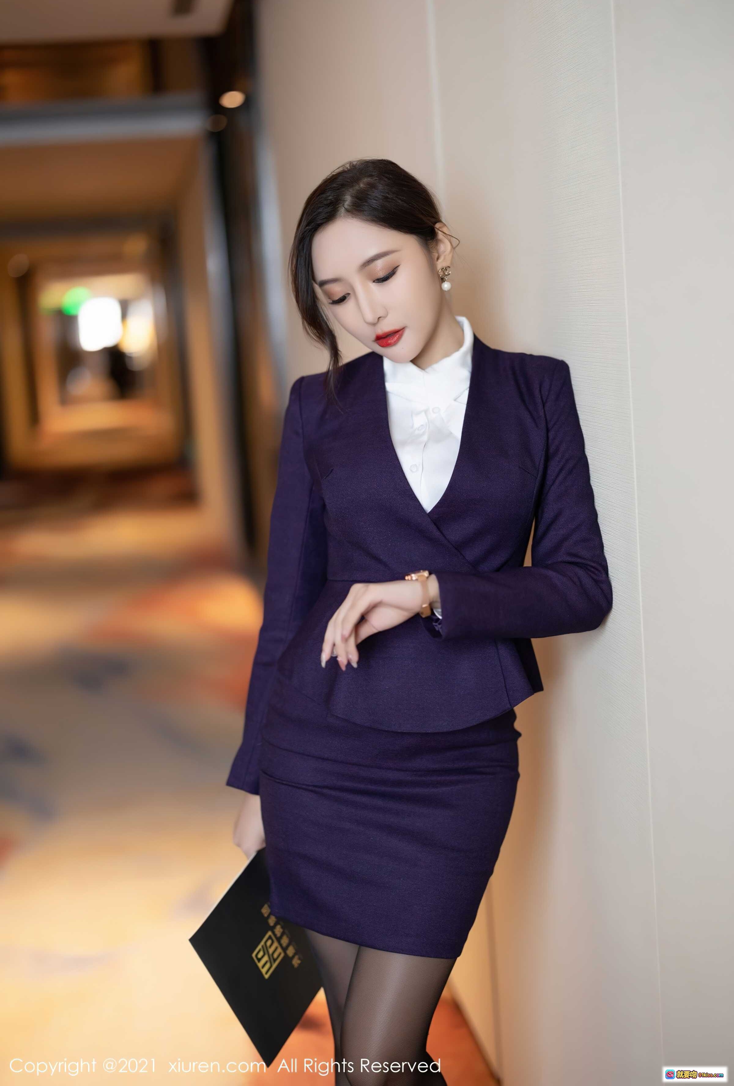 图片[10] - 王馨瑶紫色职业套装写真｜优雅OL风｜白衬衫搭配包臀裙｜黑丝美腿｜商务气质美女｜秀人网2021精选 - 就要吻