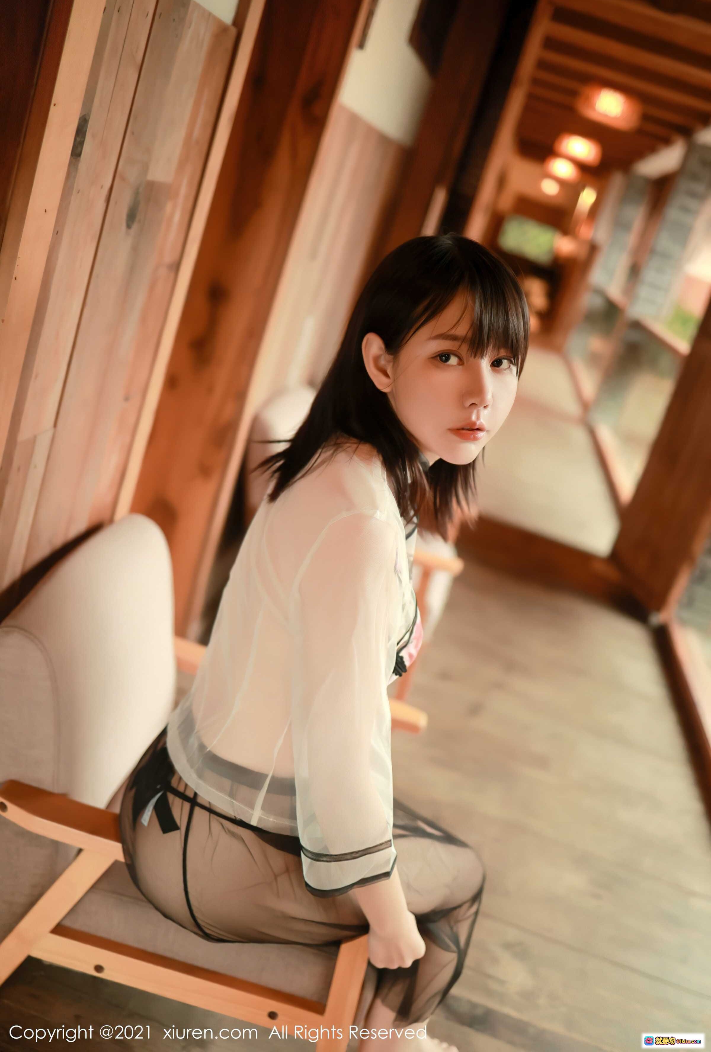 图片[10] - 韩希蕾旗袍写真 | 透明薄纱上衣+黑色丝袜美腿 | 木质走廊复古风私房摄影 | XIUREN秀人网2021.11.18 No.4234 - 就要吻