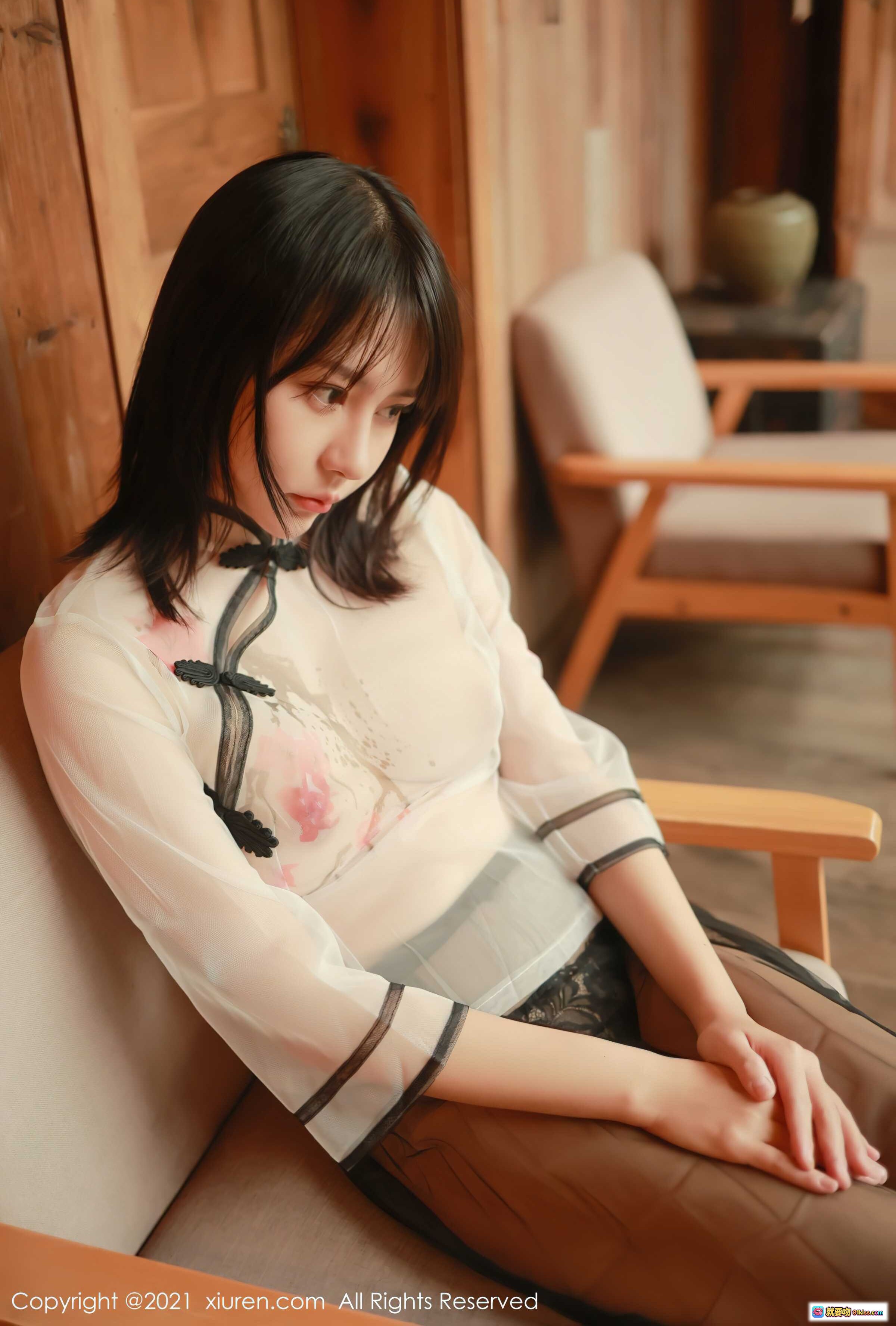 图片[4] - 韩希蕾旗袍写真 | 透明薄纱上衣+黑色丝袜美腿 | 木质走廊复古风私房摄影 | XIUREN秀人网2021.11.18 No.4234 - 就要吻