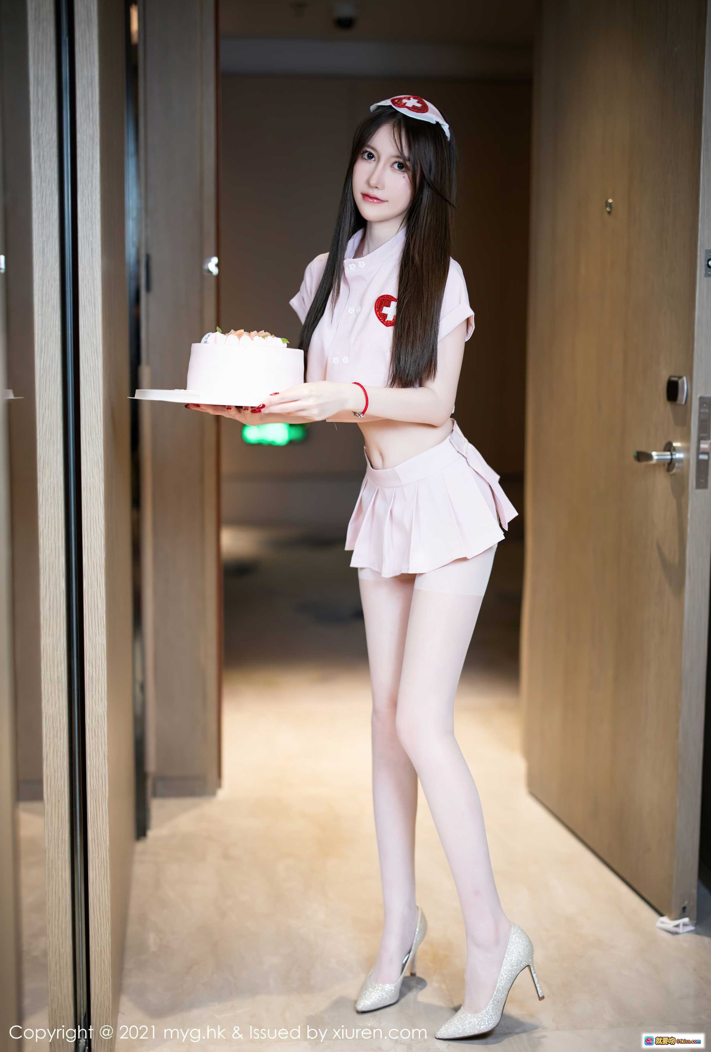 图片[1] - 美桃酱粉色护士装持蛋糕写真 | MyGirl美媛馆Vol.615 | 丝袜高跟美腿 | 2021年11月10日发布 - 就要吻