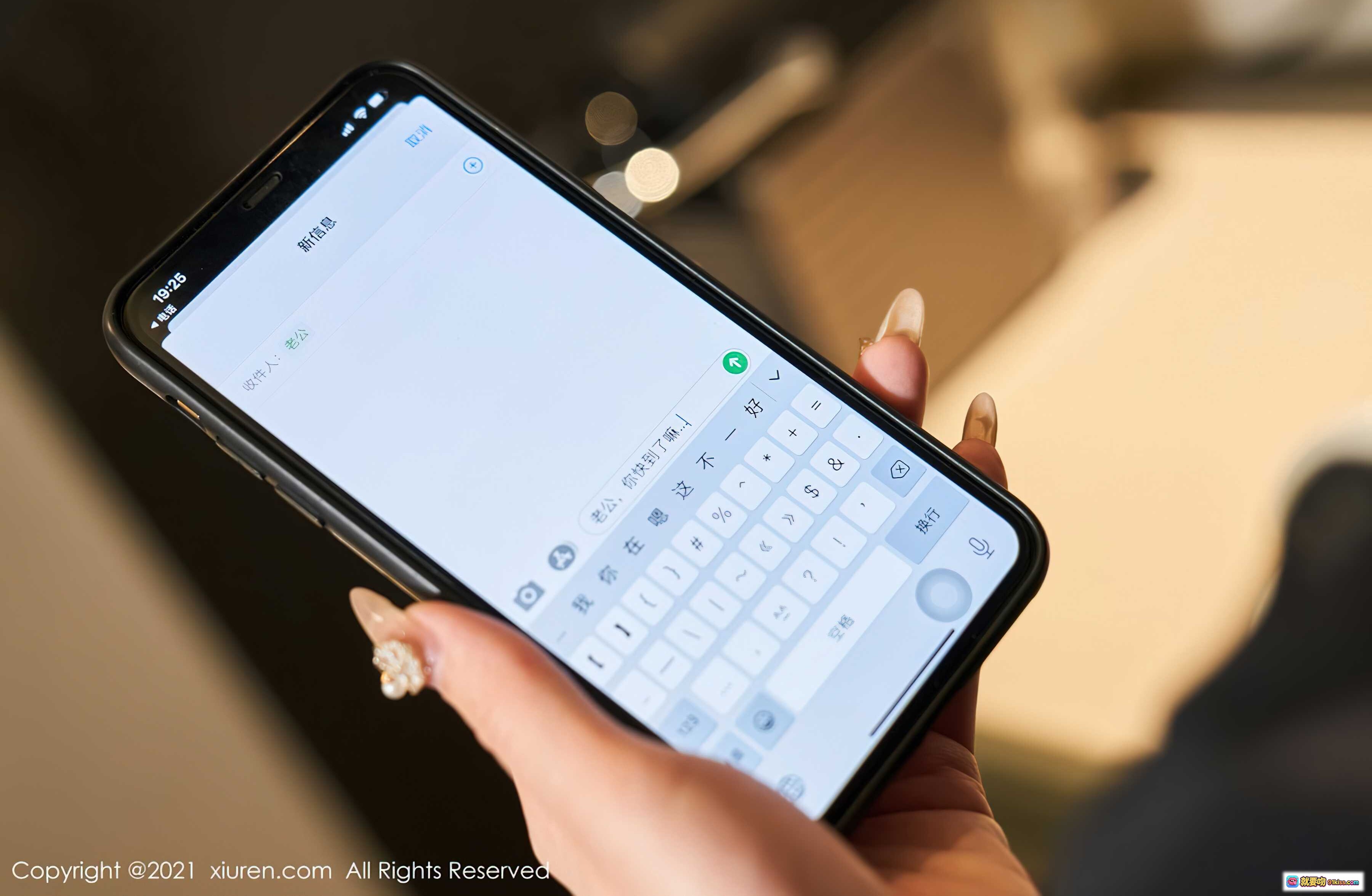 图片[2] - 周于希黑丝蕾丝睡袍性感写真 | 优雅居家风 | 高跟美腿 | 手机自拍姿态 | XIUREN秀人网2021精选 - 就要吻