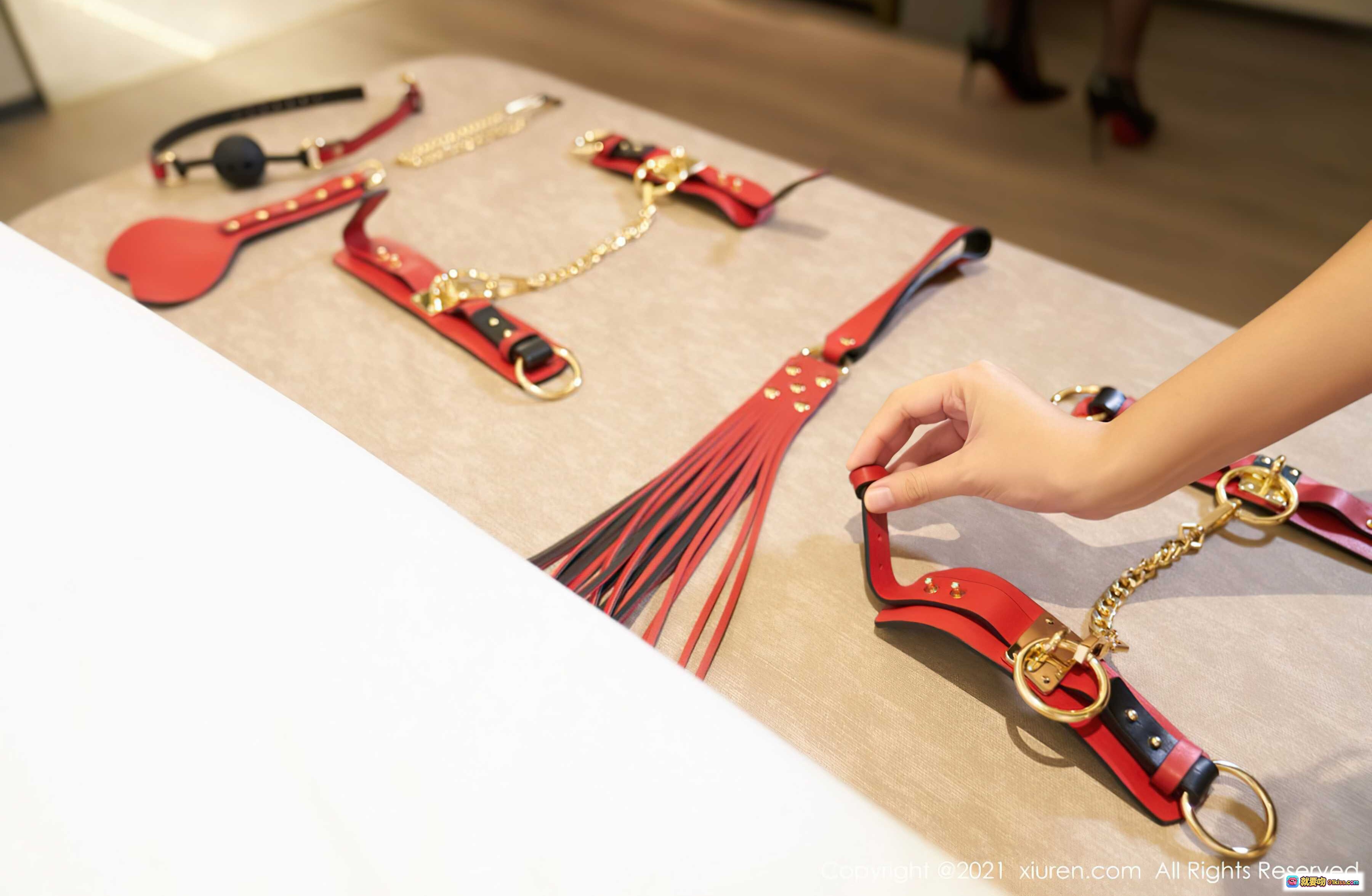 图片[3] - 周于希黑丝蕾丝睡袍性感写真 | 优雅居家风 | 高跟美腿 | 手机自拍姿态 | XIUREN秀人网2021精选 - 就要吻