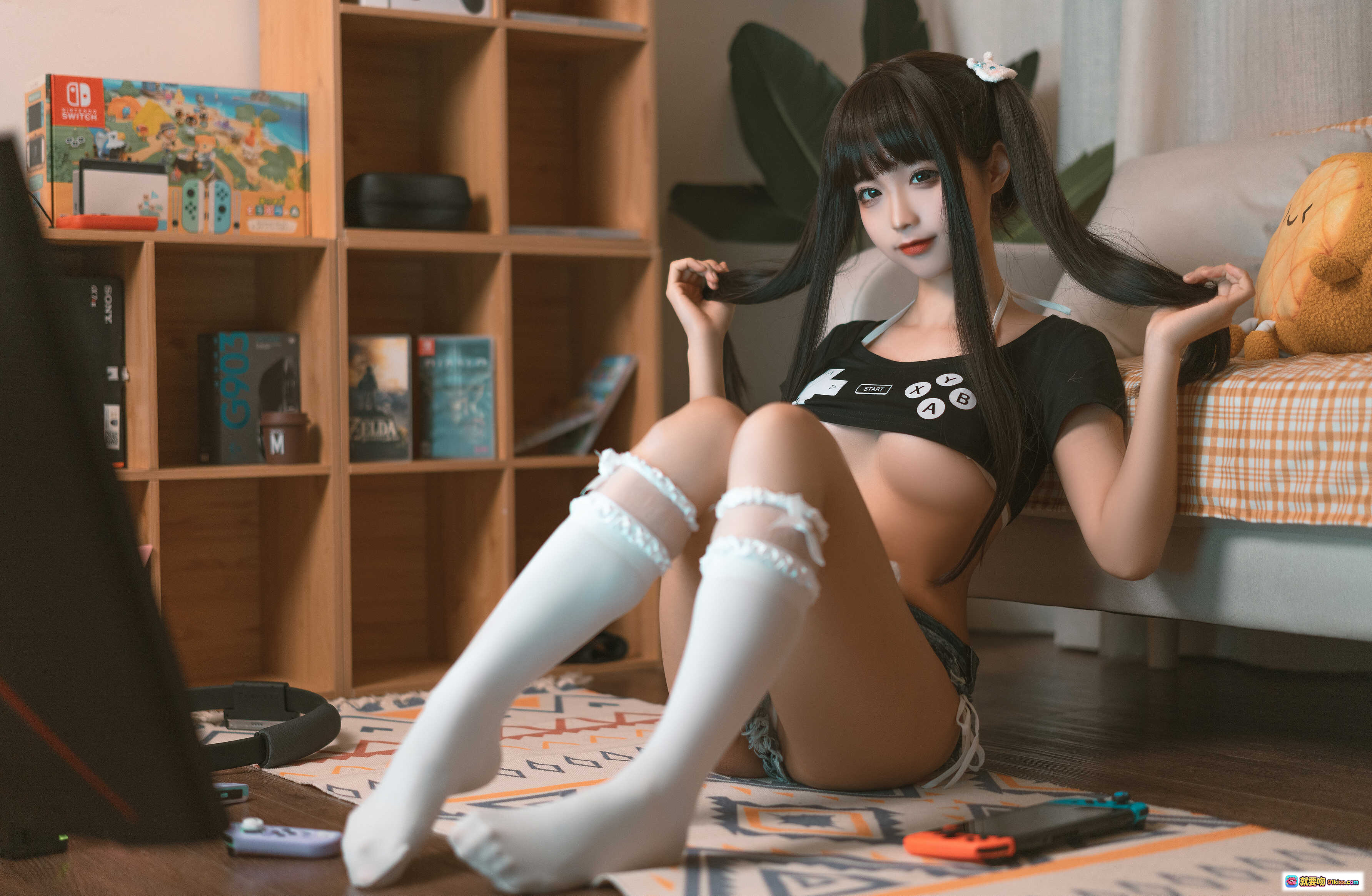 图片[6] - 蠢沫沫NO.144健身环主题写真 | 游戏手柄上衣+牛仔短裤+可爱发饰+白袜绑带 | 室内沙发萌系拍摄 - 就要吻