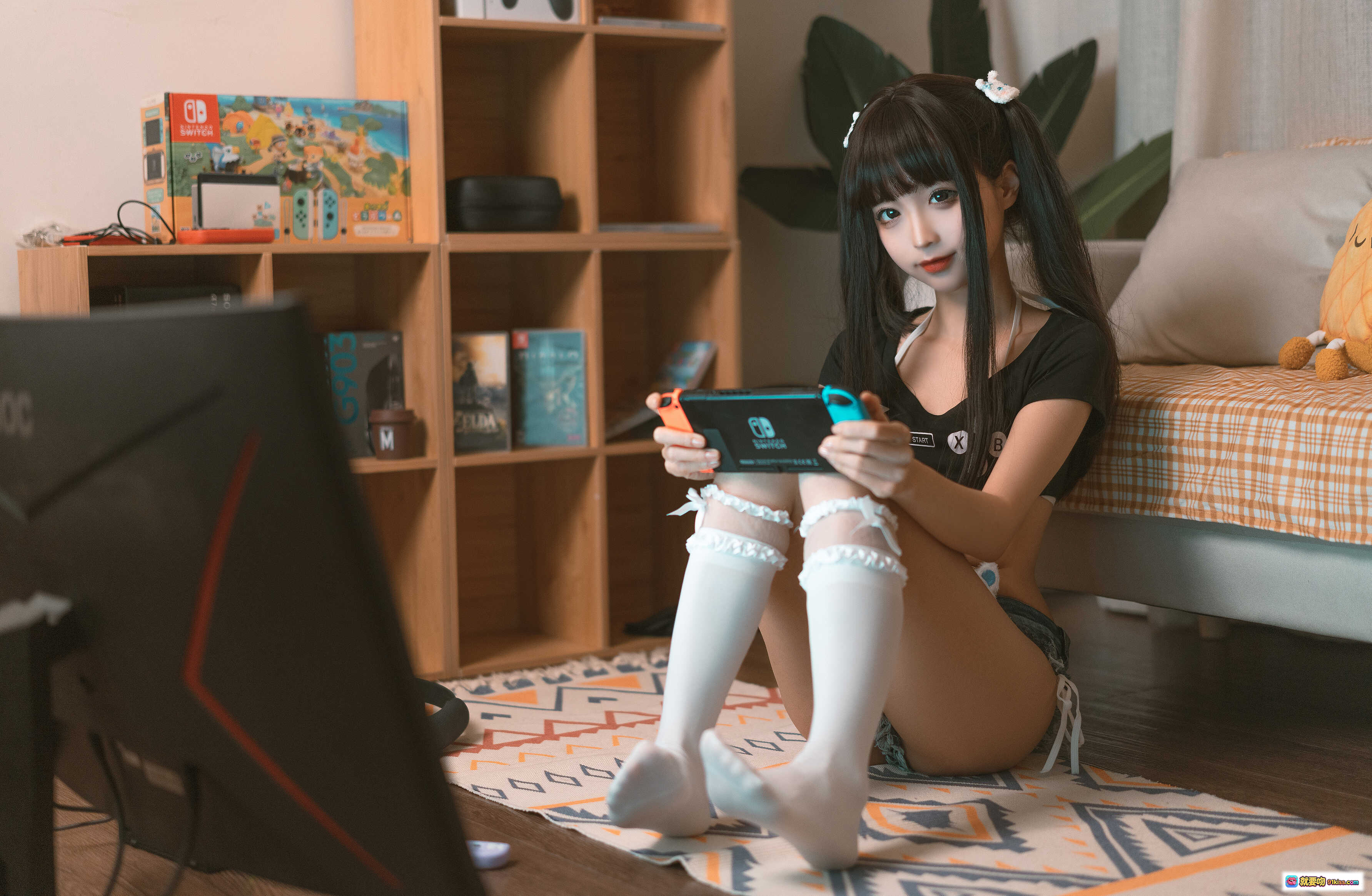 图片[3] - 蠢沫沫NO.144健身环主题写真 | 游戏手柄上衣+牛仔短裤+可爱发饰+白袜绑带 | 室内沙发萌系拍摄 - 就要吻