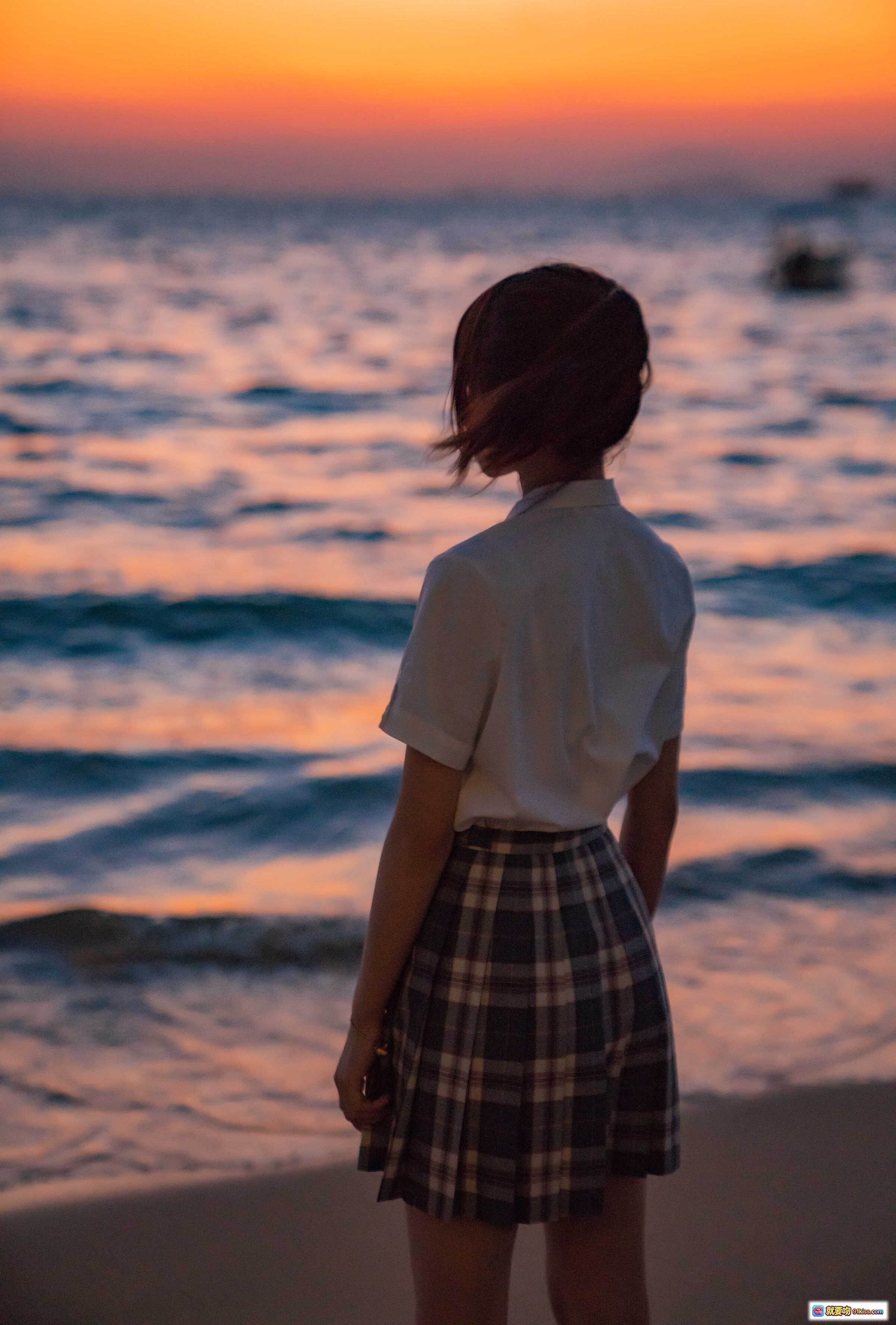 图片[6] - 桜桃喵海边日落写真｜JK制服少女侧颜漫步｜格裙飘逸夕阳海景｜17P高清图集 - 就要吻