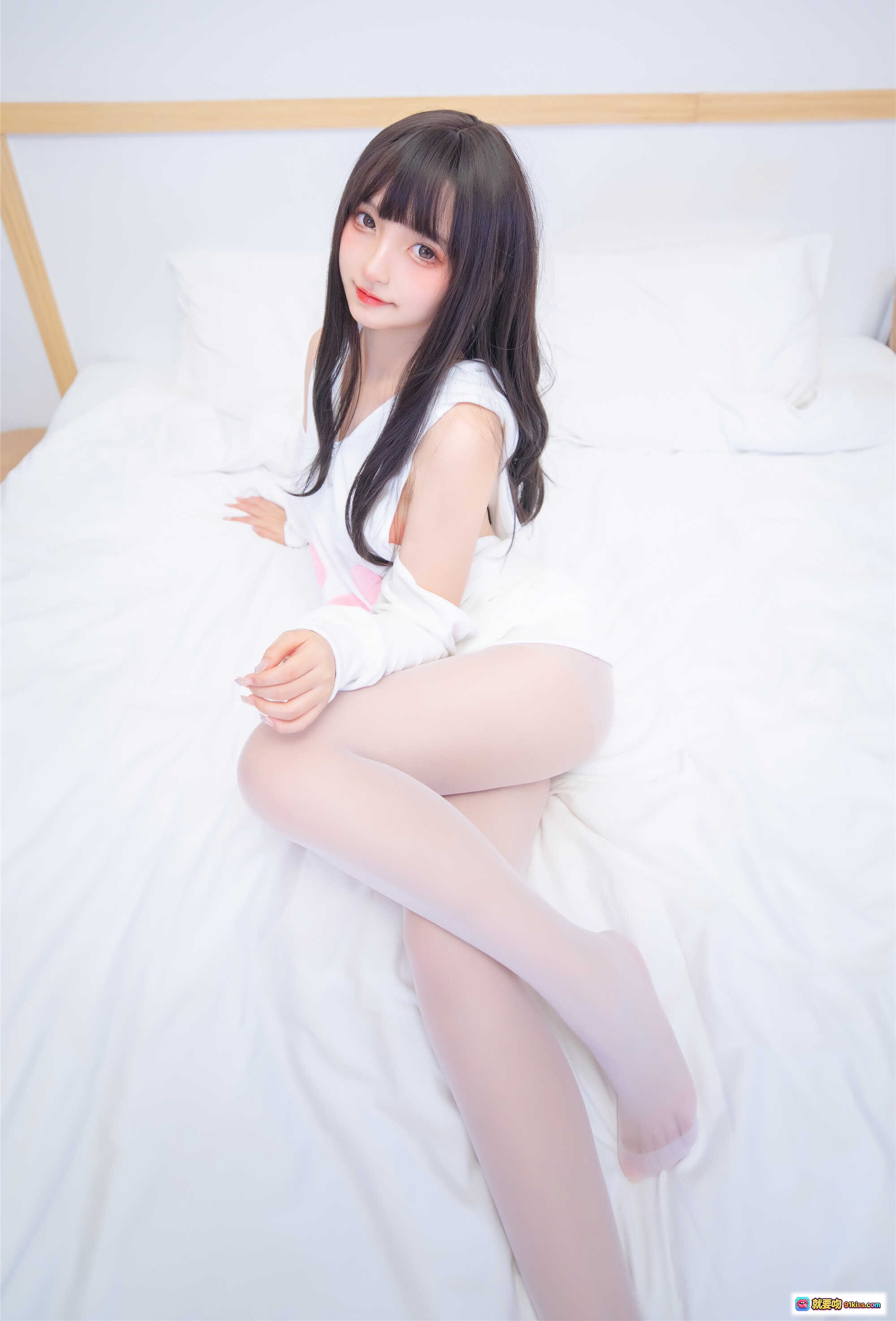 图片[9] - 神楽坂真冬11月微博订阅写真 | 白色露肩上衣少女风 | 长发齐刘海温柔眼神 | 68P高清私房美图 - 就要吻