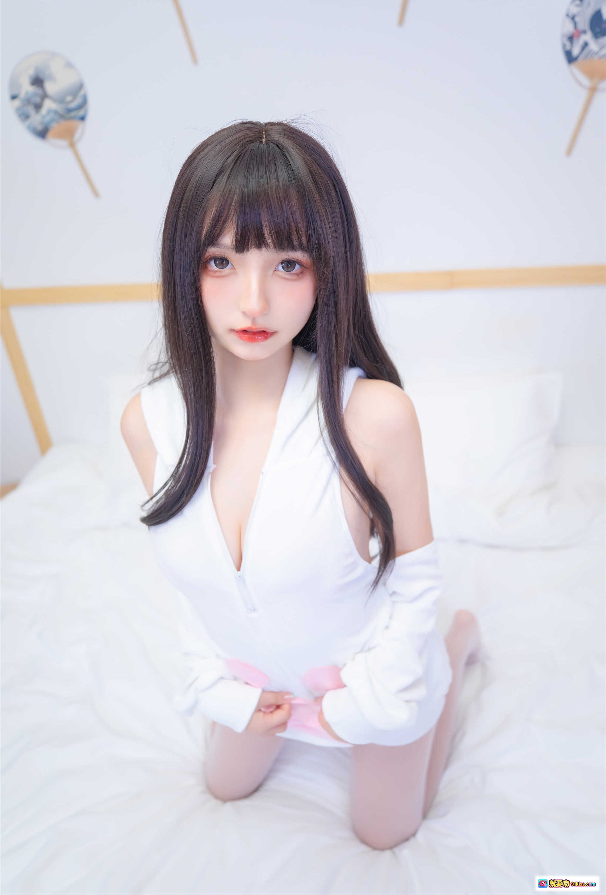 图片[5] - 神楽坂真冬11月微博订阅写真 | 白色露肩上衣少女风 | 长发齐刘海温柔眼神 | 68P高清私房美图 - 就要吻