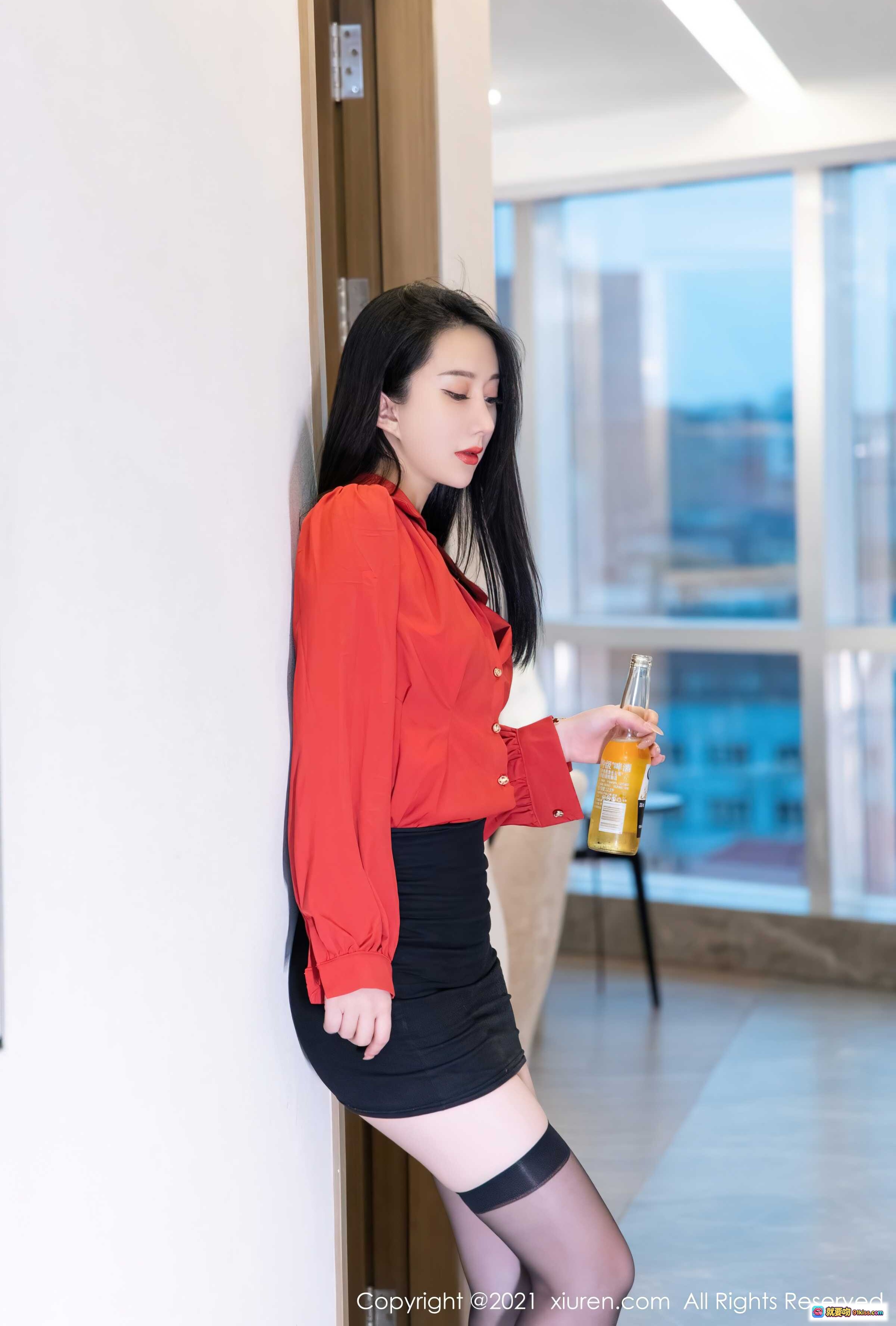 图片[3] - 苏小曼红衬衫黑短裙黑丝美腿写真 | XIUREN秀人网2021.11.23 No.4253高清性感私房照 - 就要吻