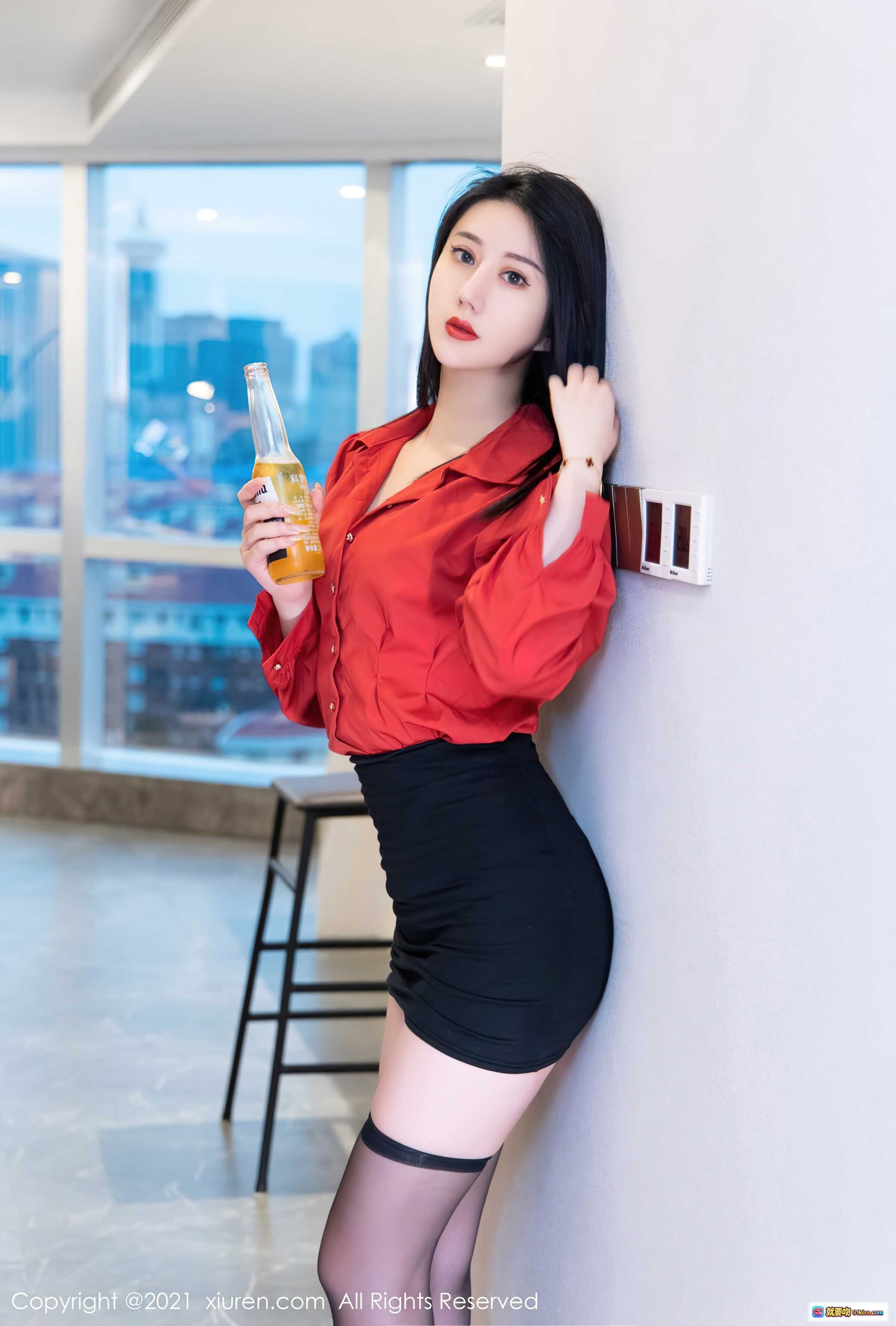 图片[7] - 苏小曼红衬衫黑短裙黑丝美腿写真 | XIUREN秀人网2021.11.23 No.4253高清性感私房照 - 就要吻