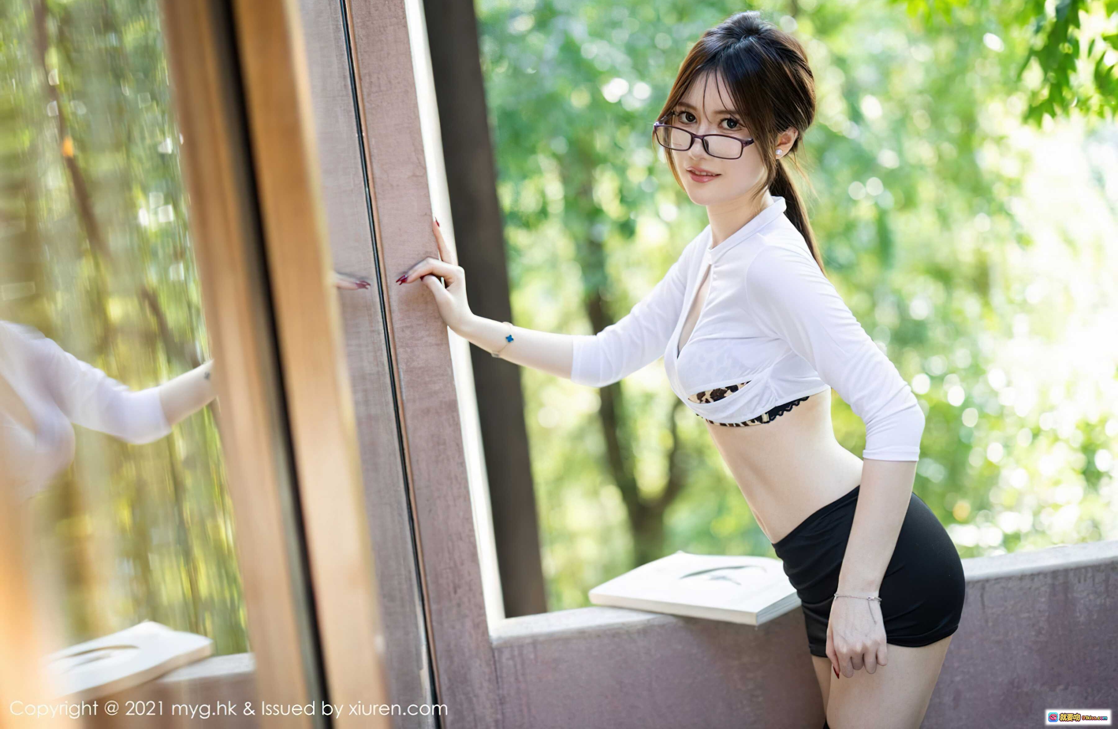 图片[5] - 美桃酱白衬衫豹纹内衣黑短裙条纹丝袜户外写真 | MyGirl美媛馆Vol.598 2021.09.30 - 就要吻