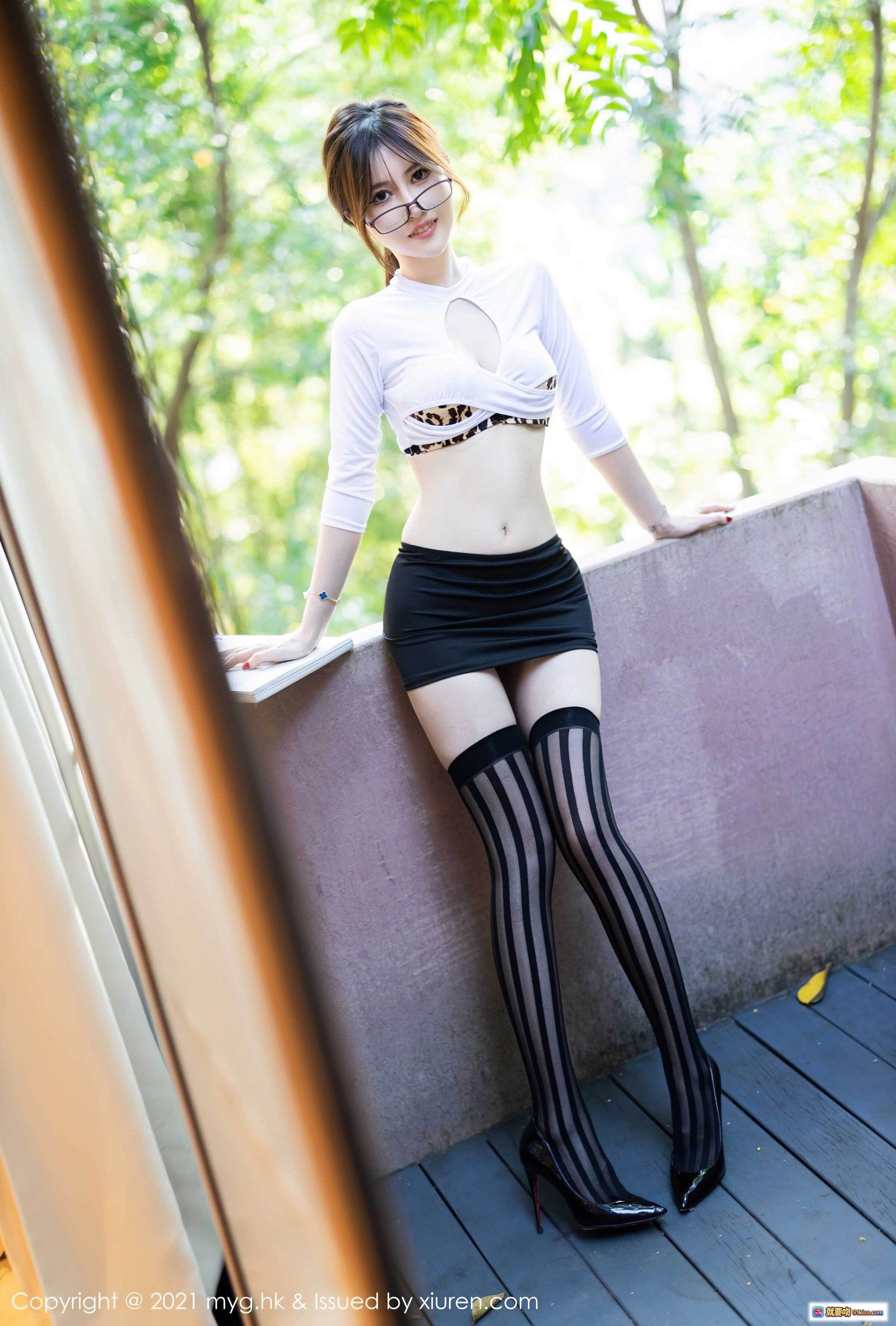 图片[7] - 美桃酱白衬衫豹纹内衣黑短裙条纹丝袜户外写真 | MyGirl美媛馆Vol.598 2021.09.30 - 就要吻