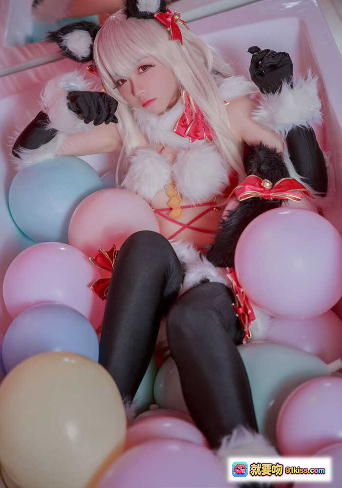 图片[1] - 魔法少女伊莉雅cosplay危险野兽造型 粉发猫耳黑丝球池写真 甜美性感萌系角色扮演 - 就要吻