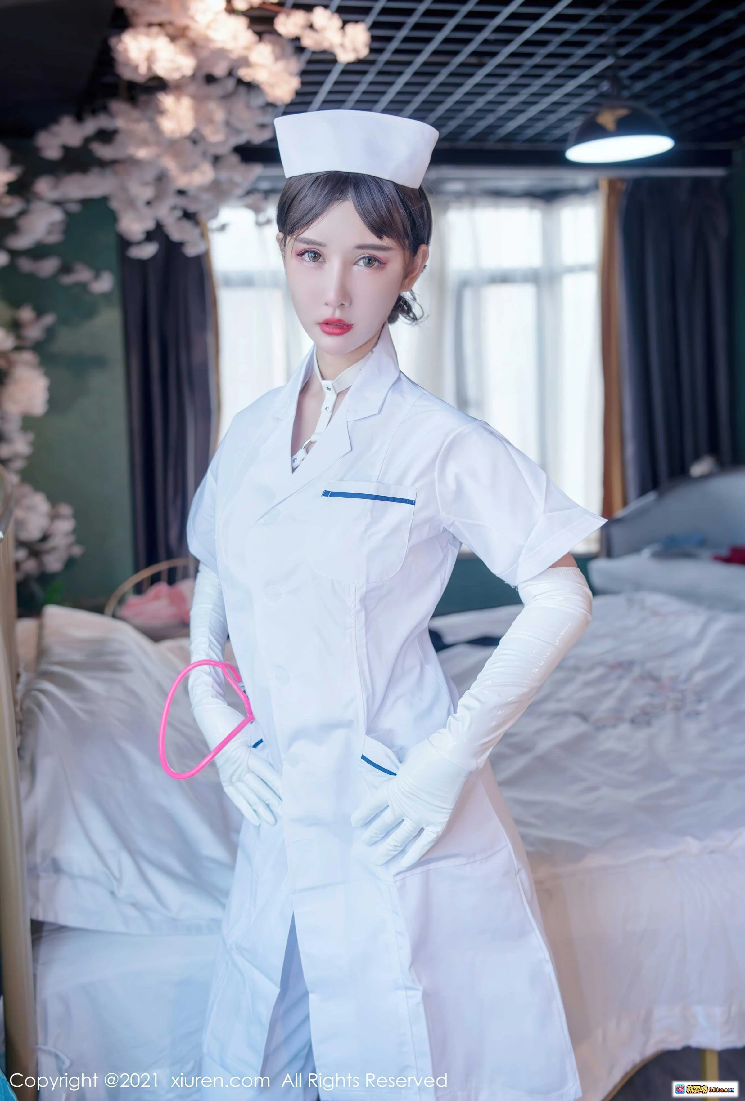 夏沫沫护士装写真 | 白色制服长手套樱花背景 | XIUREN秀人网2021.11.09 No.4187 - 就要吻