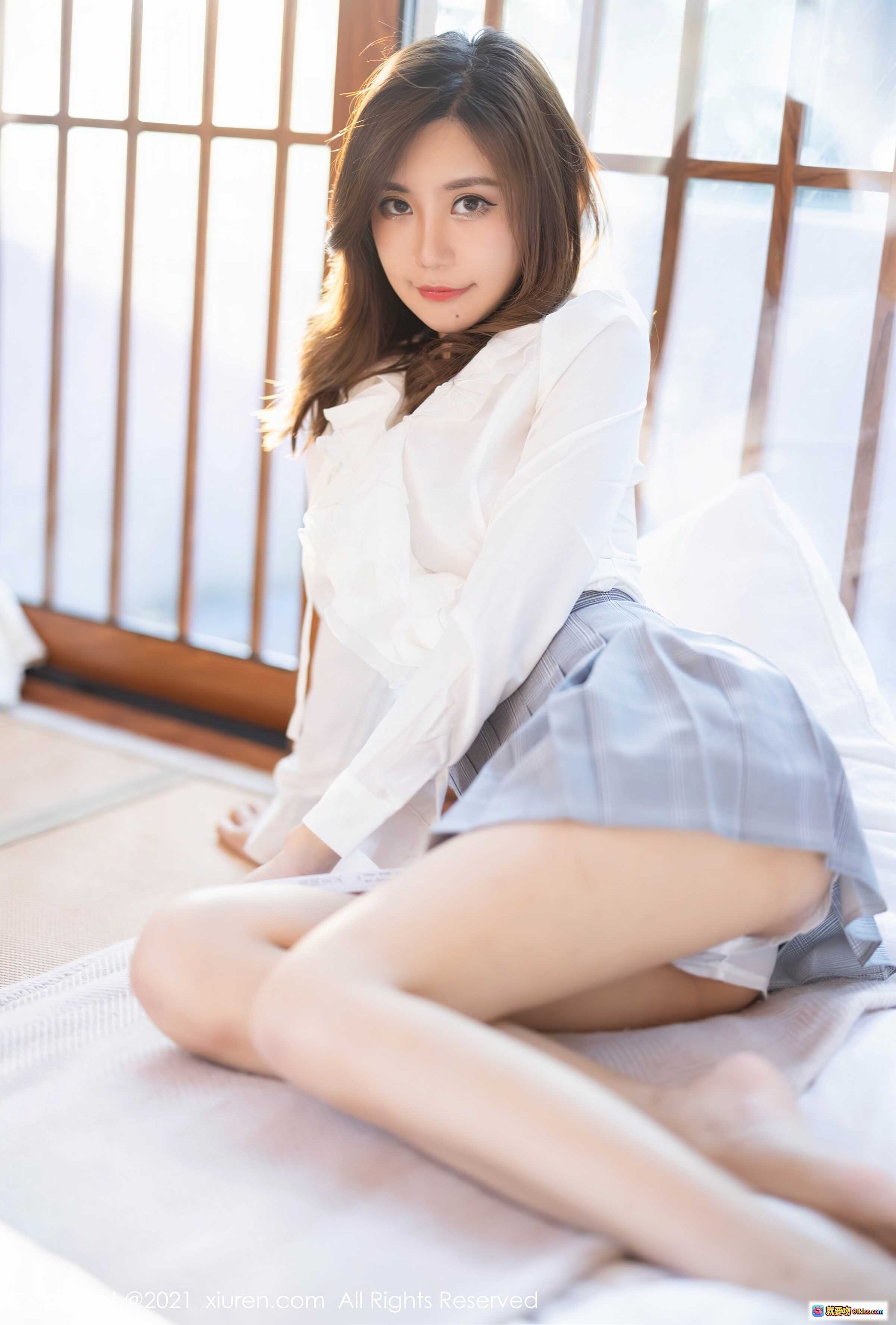 图片[7] - 绮里嘉日系少女写真 | 白衬衫格裙清新风 | 秀人网2021.11.09 No.4192 | 室内窗边温柔坐姿美图 - 就要吻
