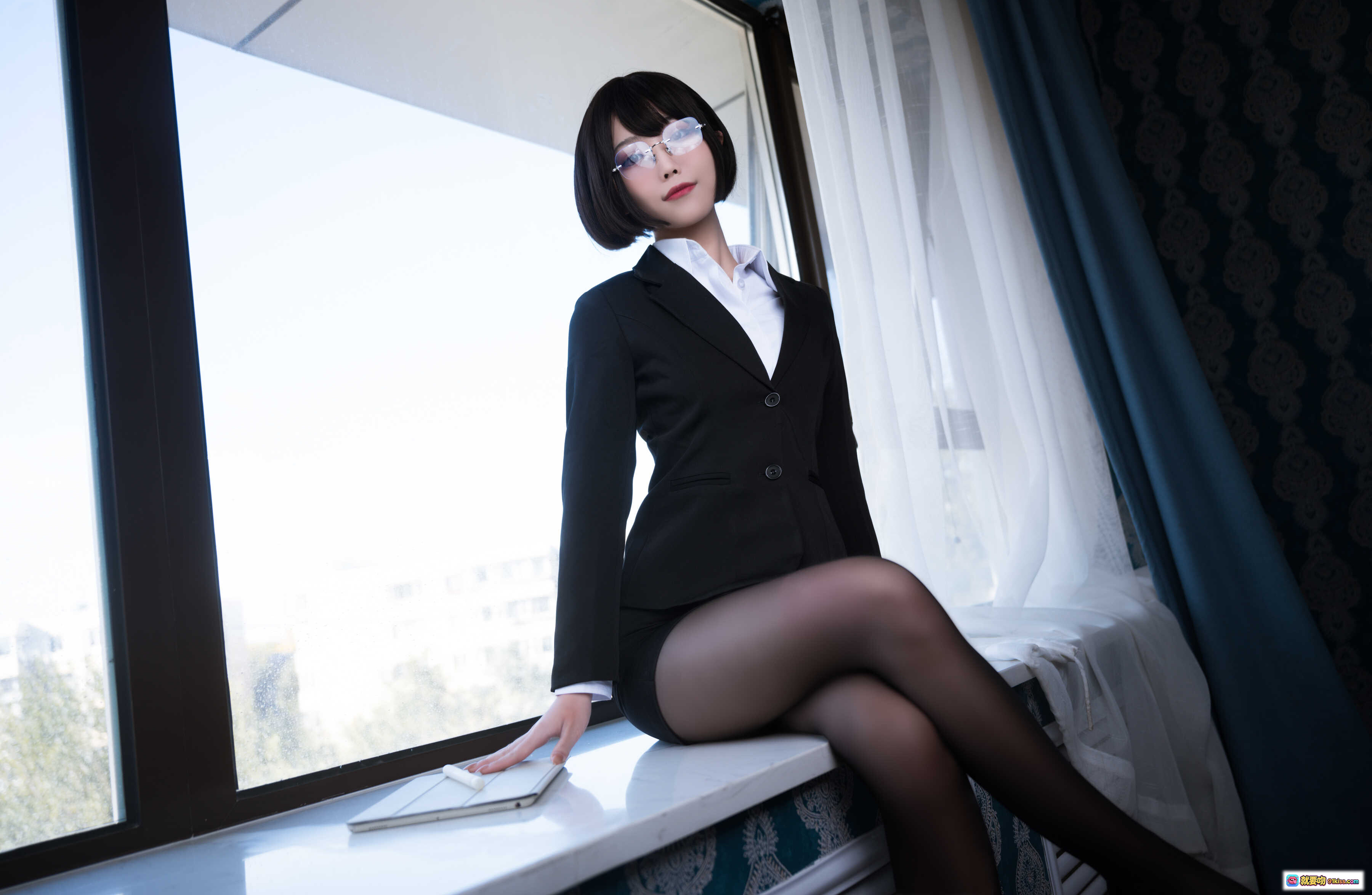 图片[5] - 汪知子NO.002黑丝OL写真｜职场女神眼镜制服短裙美腿16P高清图集 - 就要吻