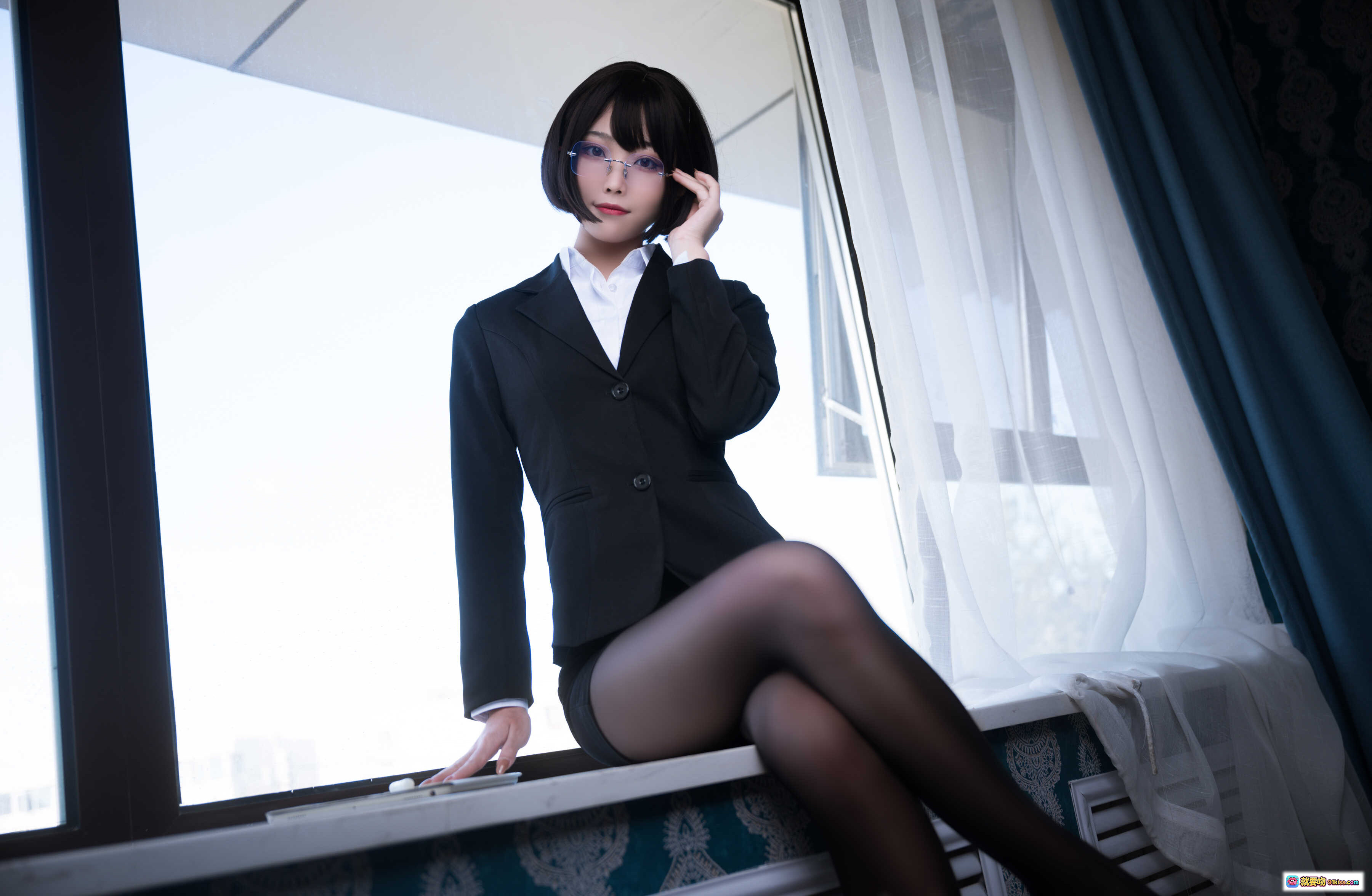 图片[4] - 汪知子NO.002黑丝OL写真｜职场女神眼镜制服短裙美腿16P高清图集 - 就要吻