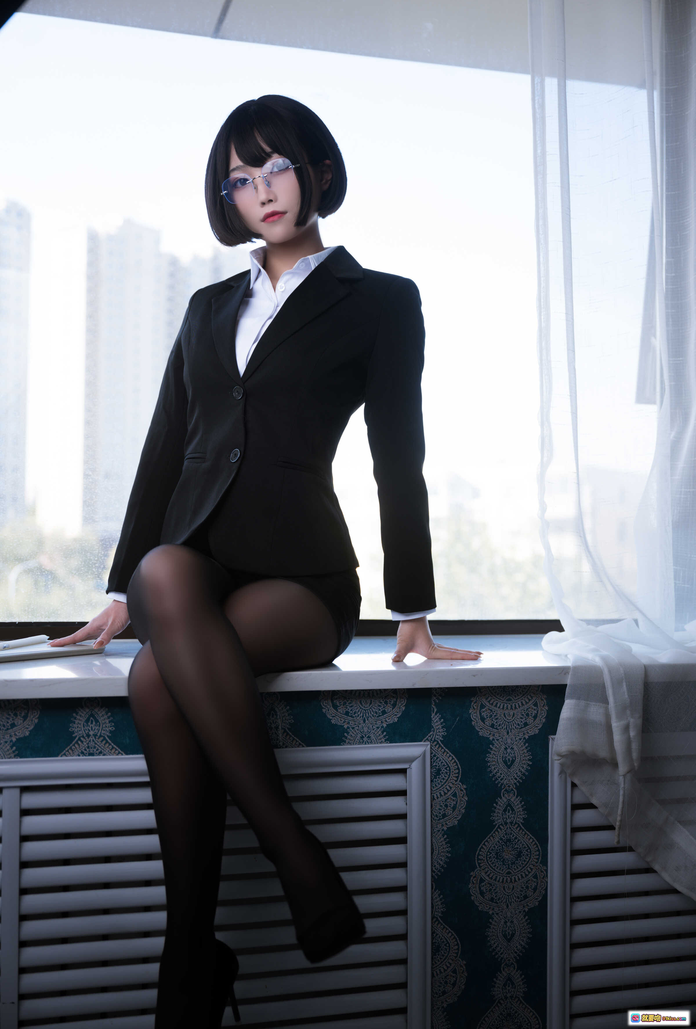 图片[2] - 汪知子NO.002黑丝OL写真｜职场女神眼镜制服短裙美腿16P高清图集 - 就要吻