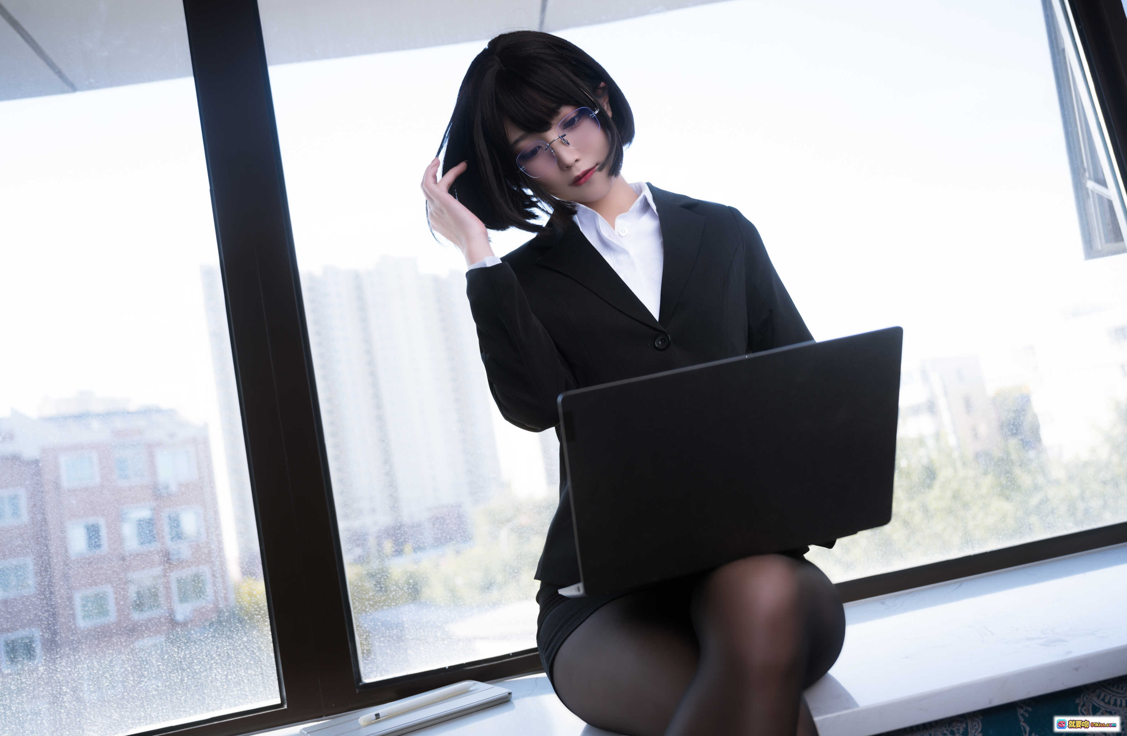 图片[10] - 汪知子NO.002黑丝OL写真｜职场女神眼镜制服短裙美腿16P高清图集 - 就要吻