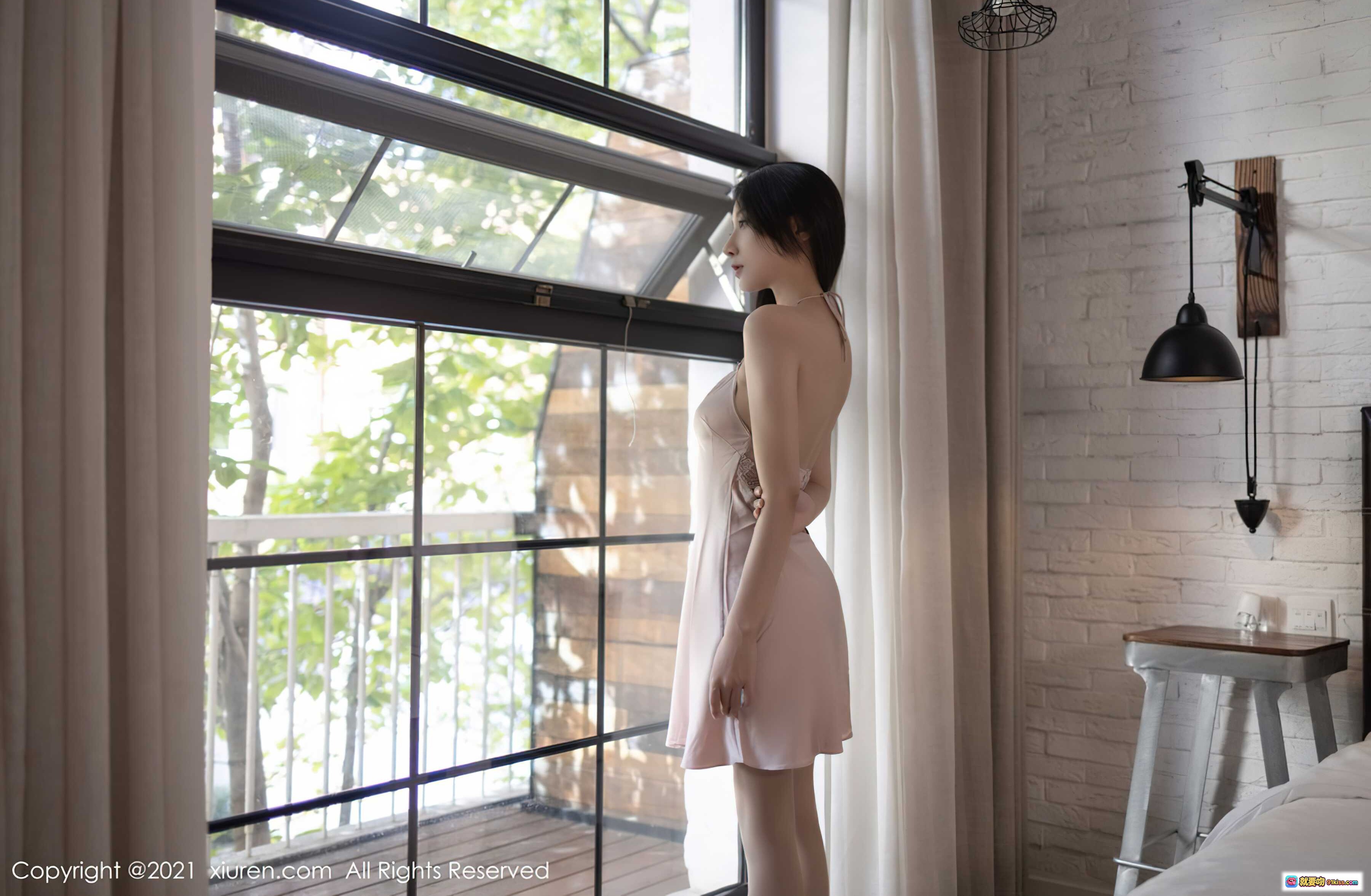 图片[10] - 何嘉颖私房写真 | 粉色吊带裙光影艺术 | XiuRen秀人网No.4006 2021.09.28 高清49P柔美室内人像 - 就要吻