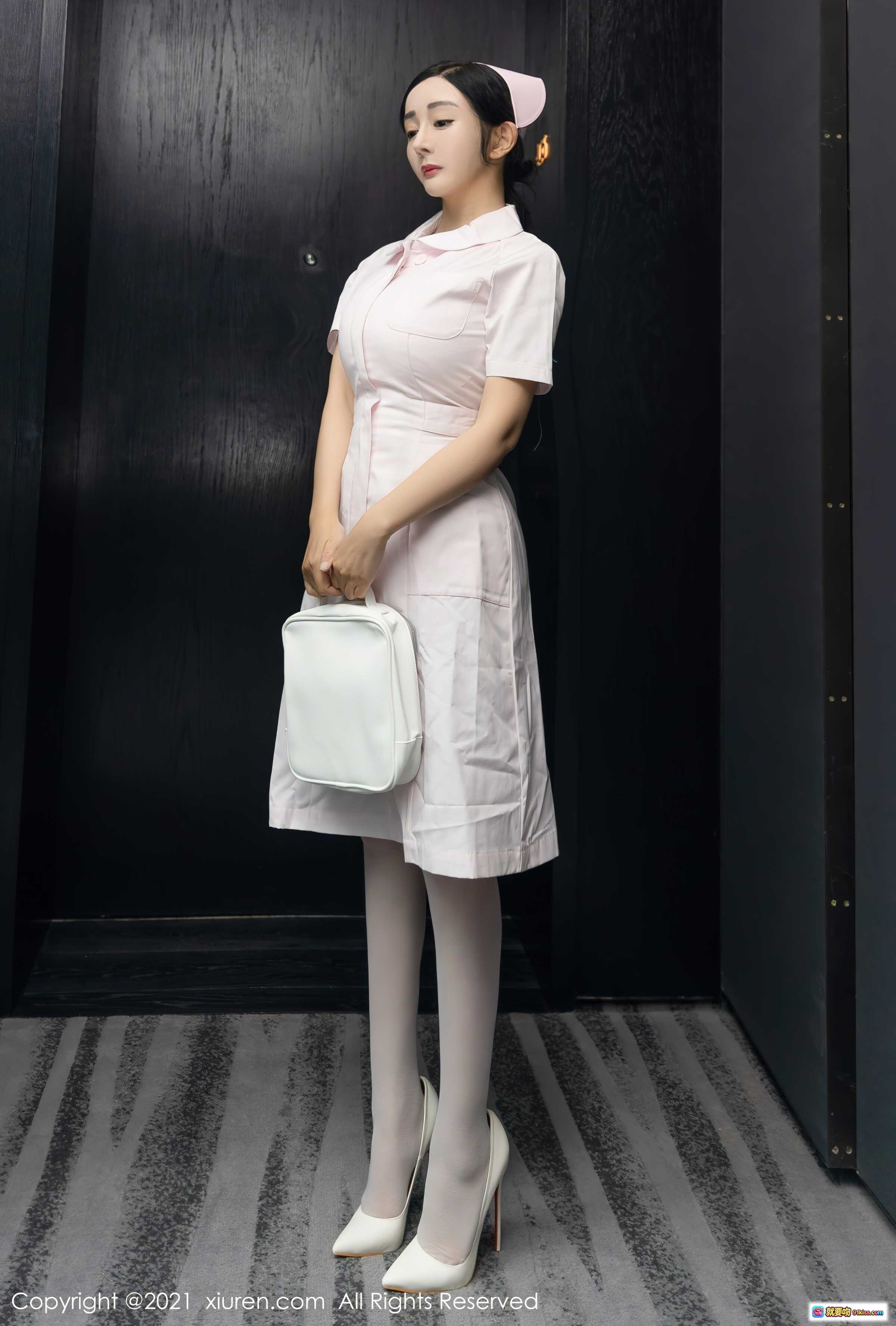 图片[1] - 粉色护士装美女写真｜白丝高跟搭配医疗包｜优雅职业风私房摄影｜秀人网No.4209高清图集 - 就要吻