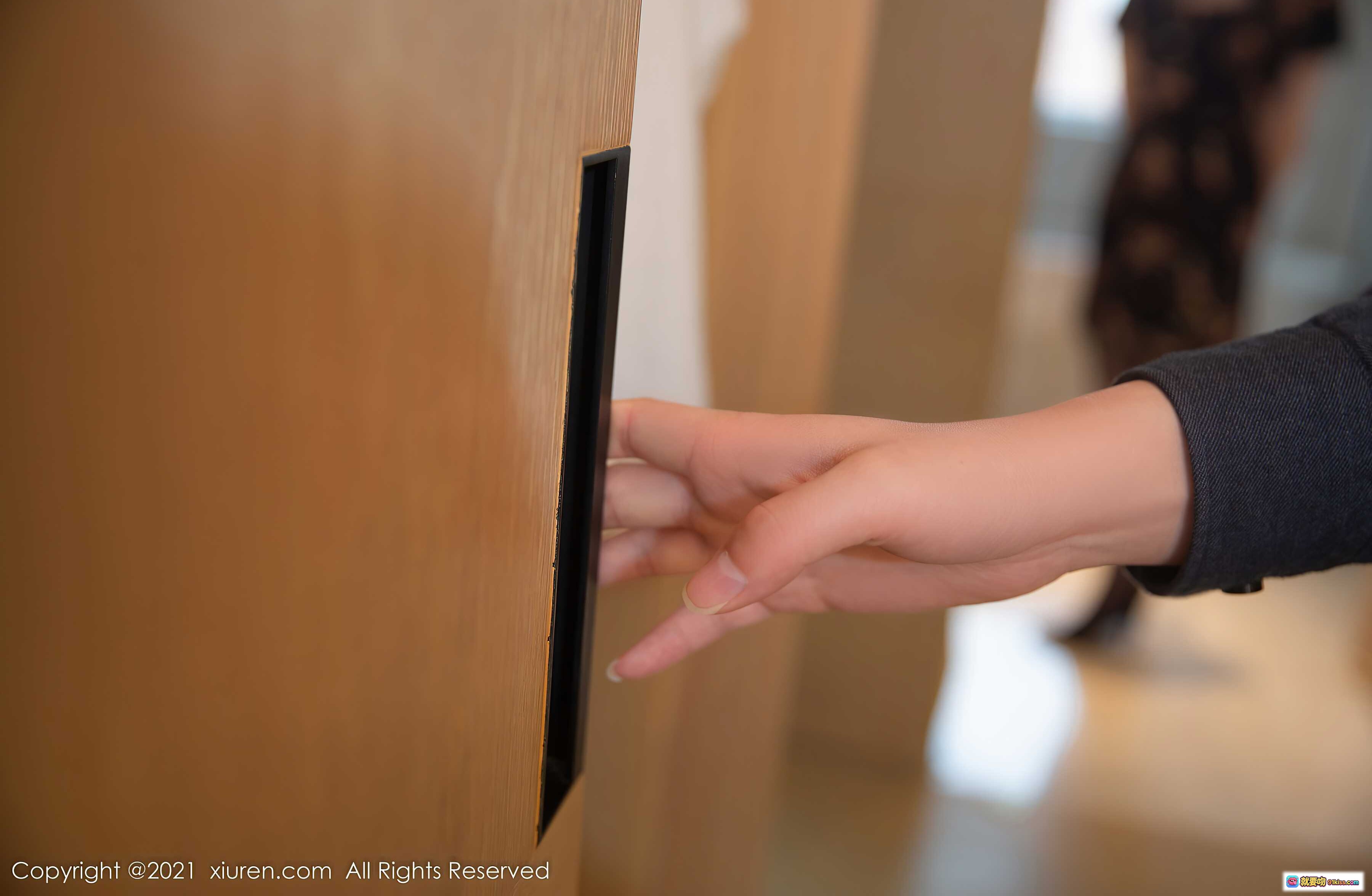 图片[8] - 黑丝美腿少女台球写真 | 旗袍风优雅姿势 | 蓝色球桌性感摆拍 | XiuRen秀人网2021精选 - 就要吻