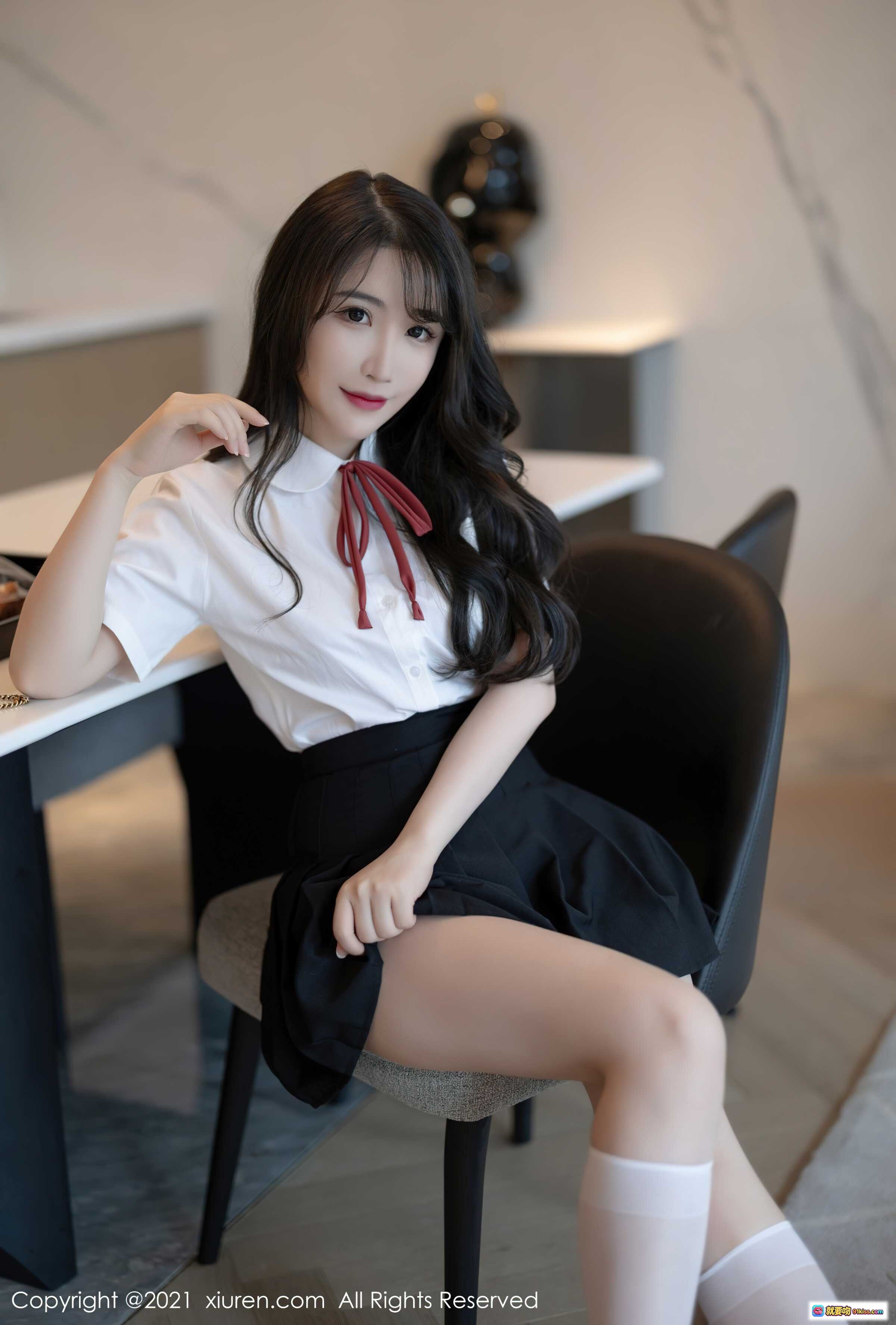 图片[7] - XiuRen秀人网2021.09.16 No.3960 Cherry绯月樱 白衬衫黑百褶裙 白袜厚底鞋 甜美校园风写真 - 就要吻