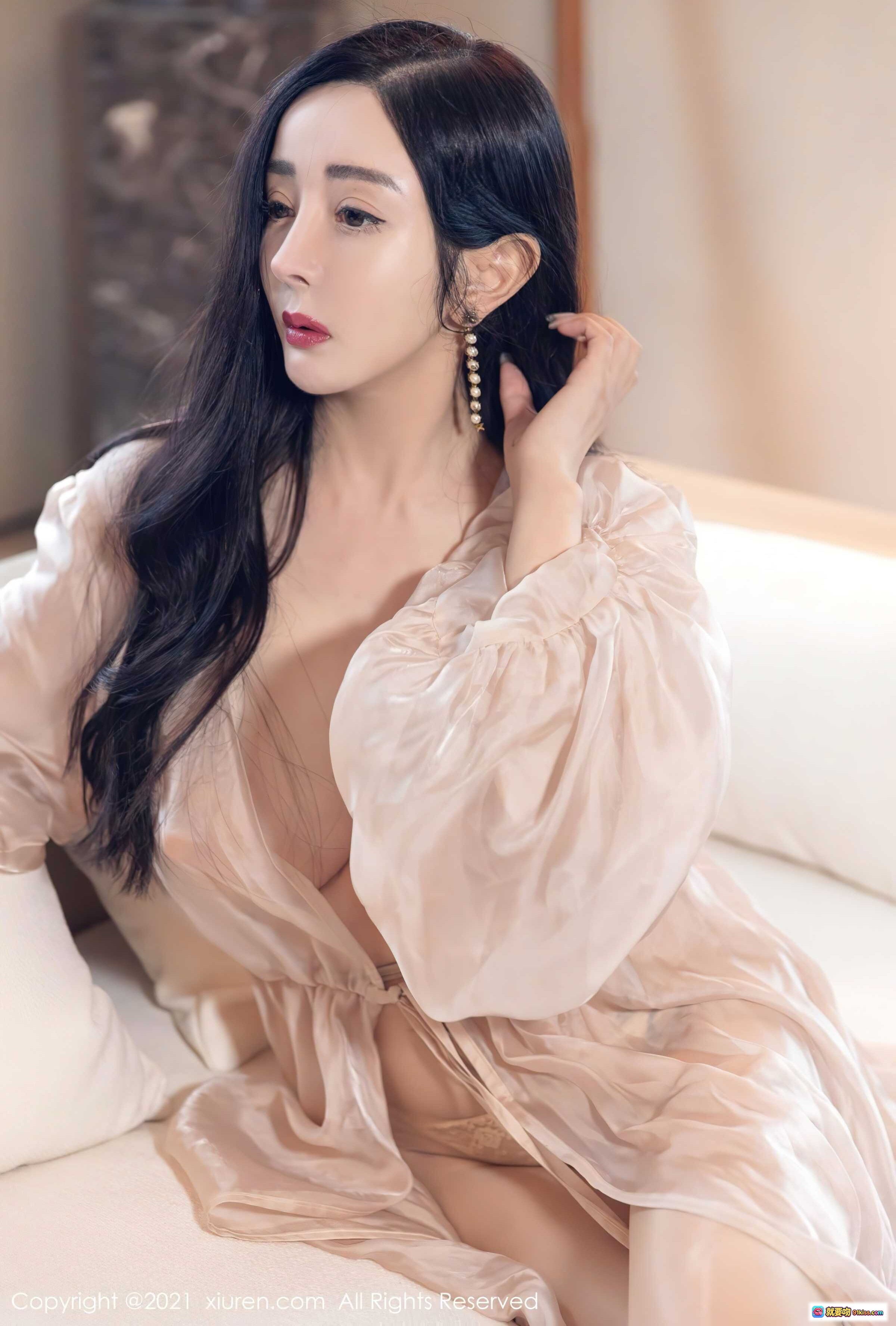 图片[1] - 允爾性感写真 | 优雅长发+珍珠耳环+透视薄纱裙 | XIUREN秀人网2021.10.27 No.4129 - 就要吻