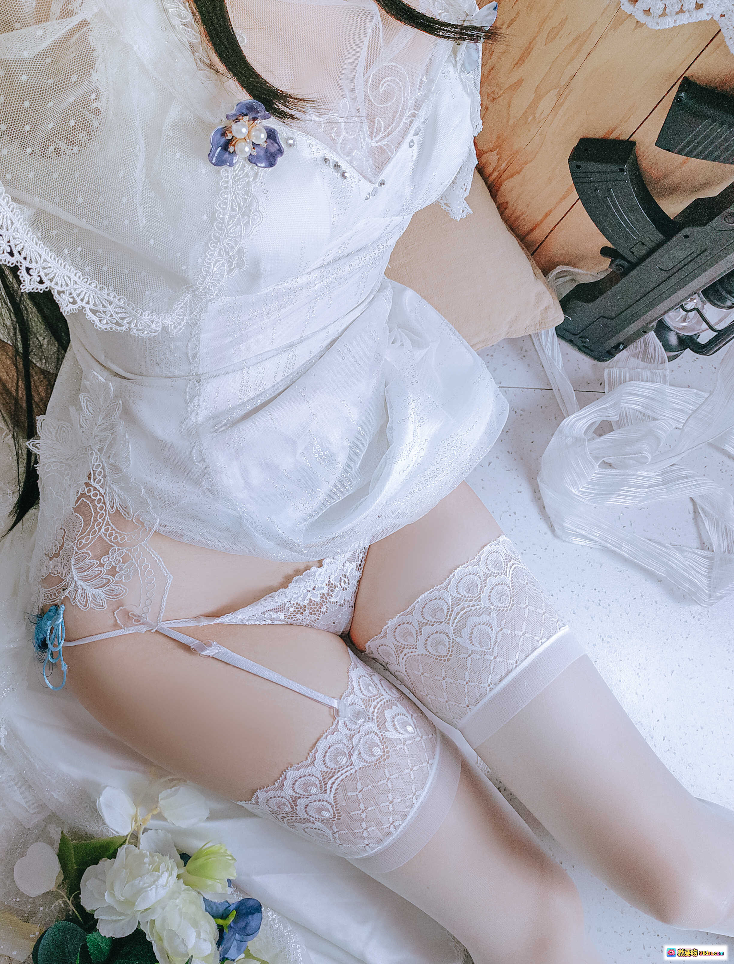 图片[7] - 日奈娇NO.031 95式婚纱写真 | 白色蕾丝头纱+珍珠装饰+蓝花点缀+高跟鞋美腿 | 52P高清图集 - 就要吻