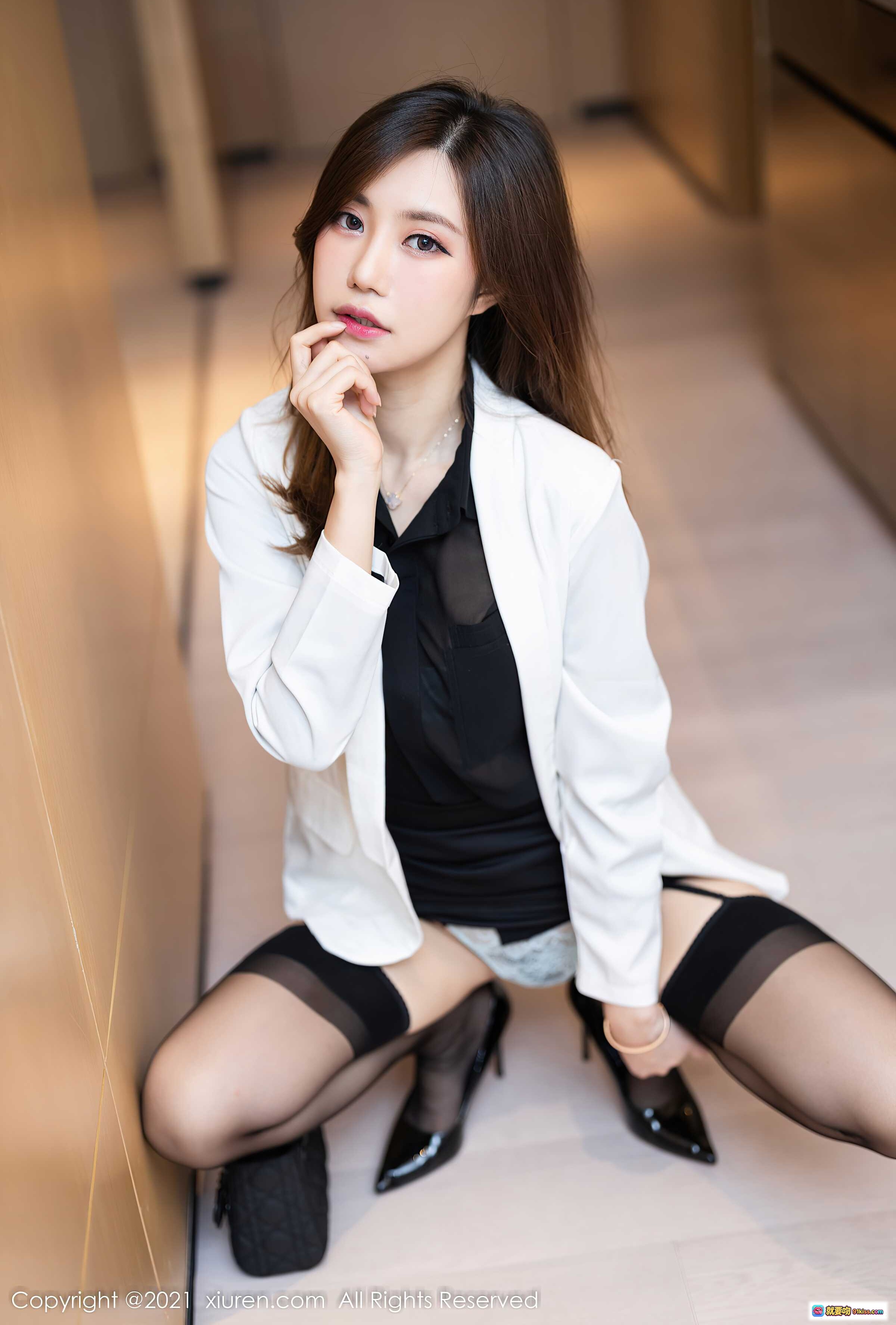 图片[5] - 绮里嘉ula秘书黑丝美腿高跟职场写真 – XiuRen秀人网2021.11.30 NO.4285 - 就要吻