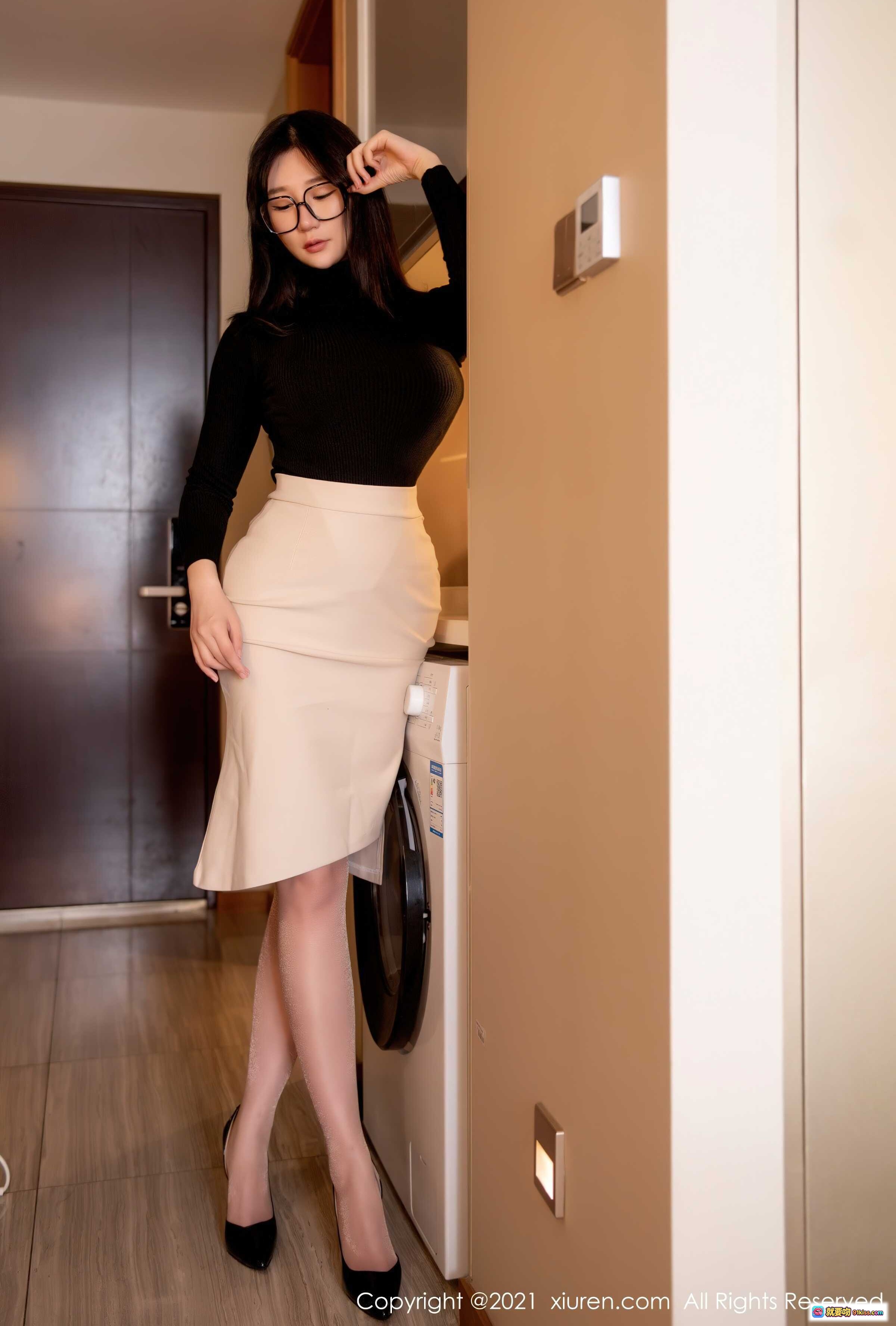 图片[9] - 顾乔楠黑衣米裙厨房洗衣房写真 | 知性眼镜美女居家生活照 | XIUREN秀人网2021.11.15 No.4212 - 就要吻