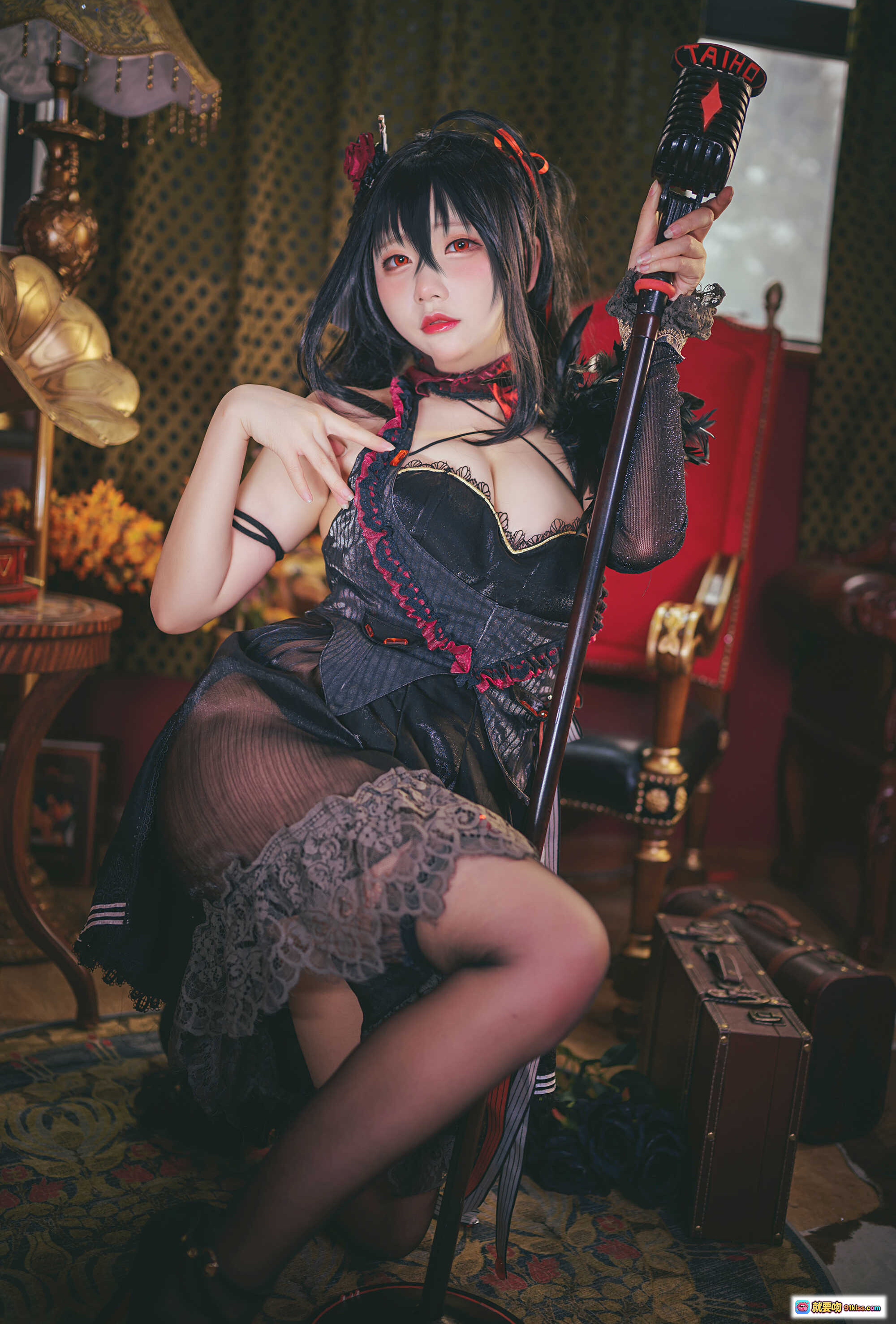 图片[7] - 大凤COS写真｜黑丝蕾丝性感造型｜复古红椅玫瑰装饰｜精致妆容与华丽服饰｜NO.004 25P高清图集 - 就要吻