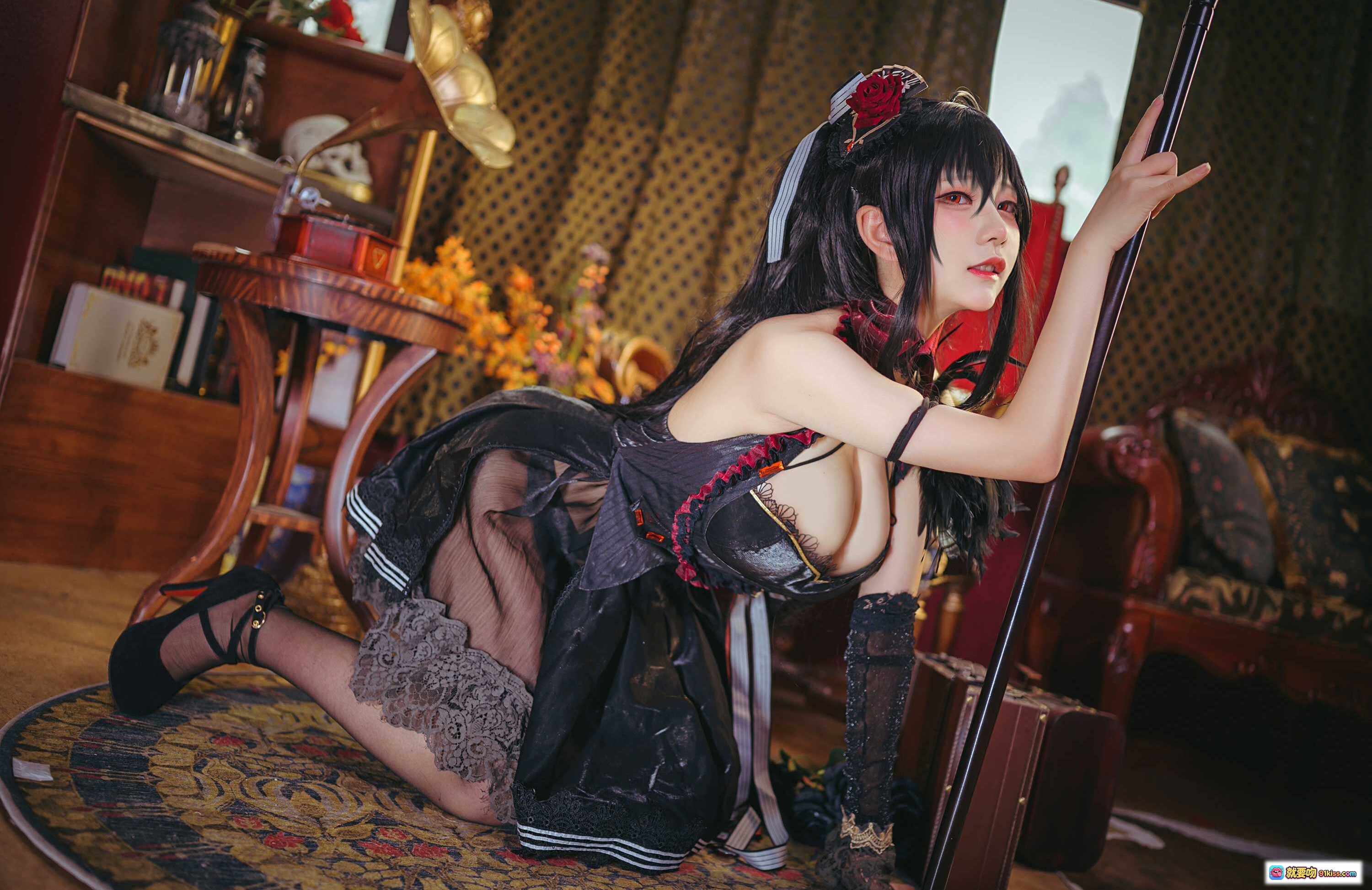 图片[5] - 大凤COS写真｜黑丝蕾丝性感造型｜复古红椅玫瑰装饰｜精致妆容与华丽服饰｜NO.004 25P高清图集 - 就要吻