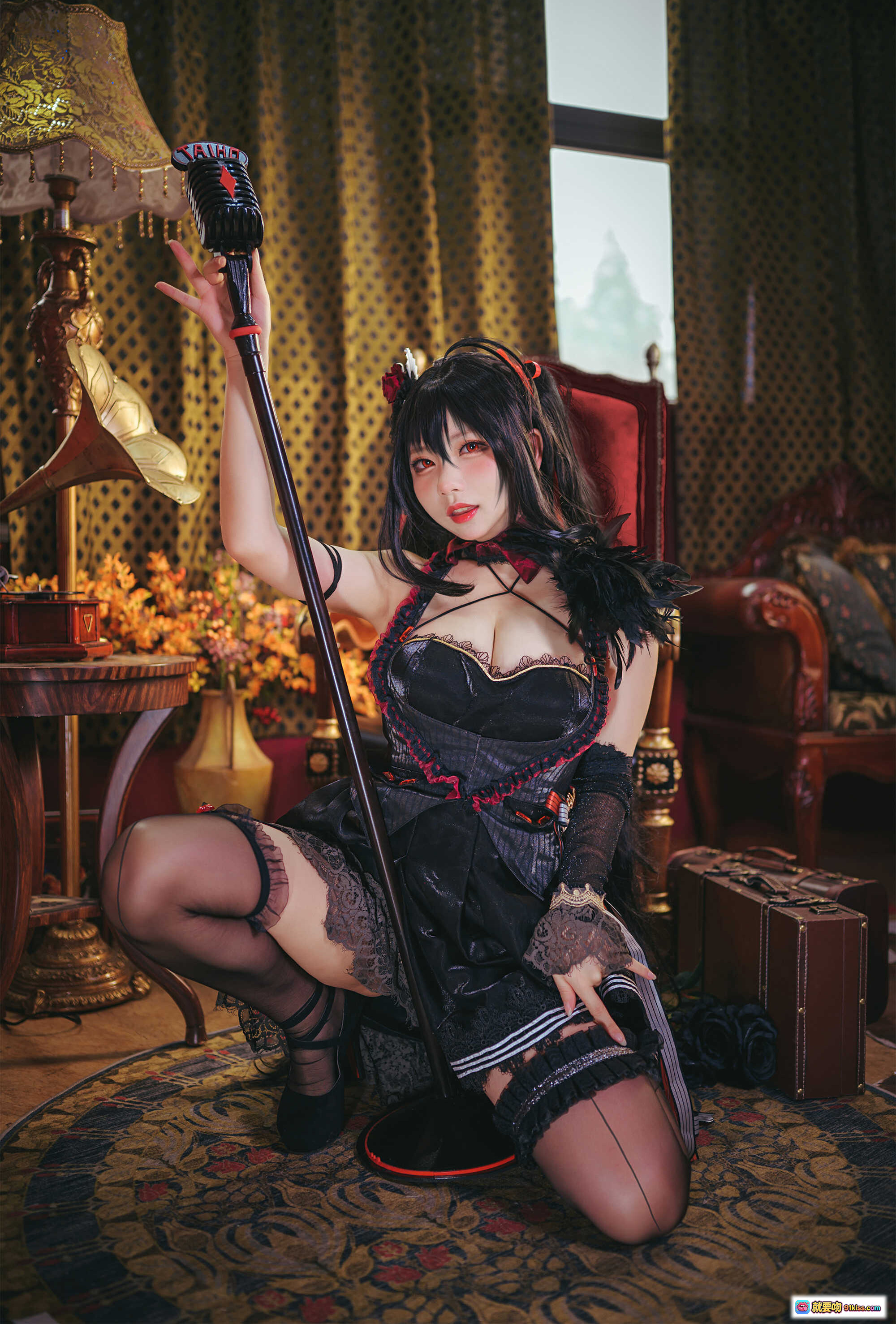 图片[3] - 大凤COS写真｜黑丝蕾丝性感造型｜复古红椅玫瑰装饰｜精致妆容与华丽服饰｜NO.004 25P高清图集 - 就要吻