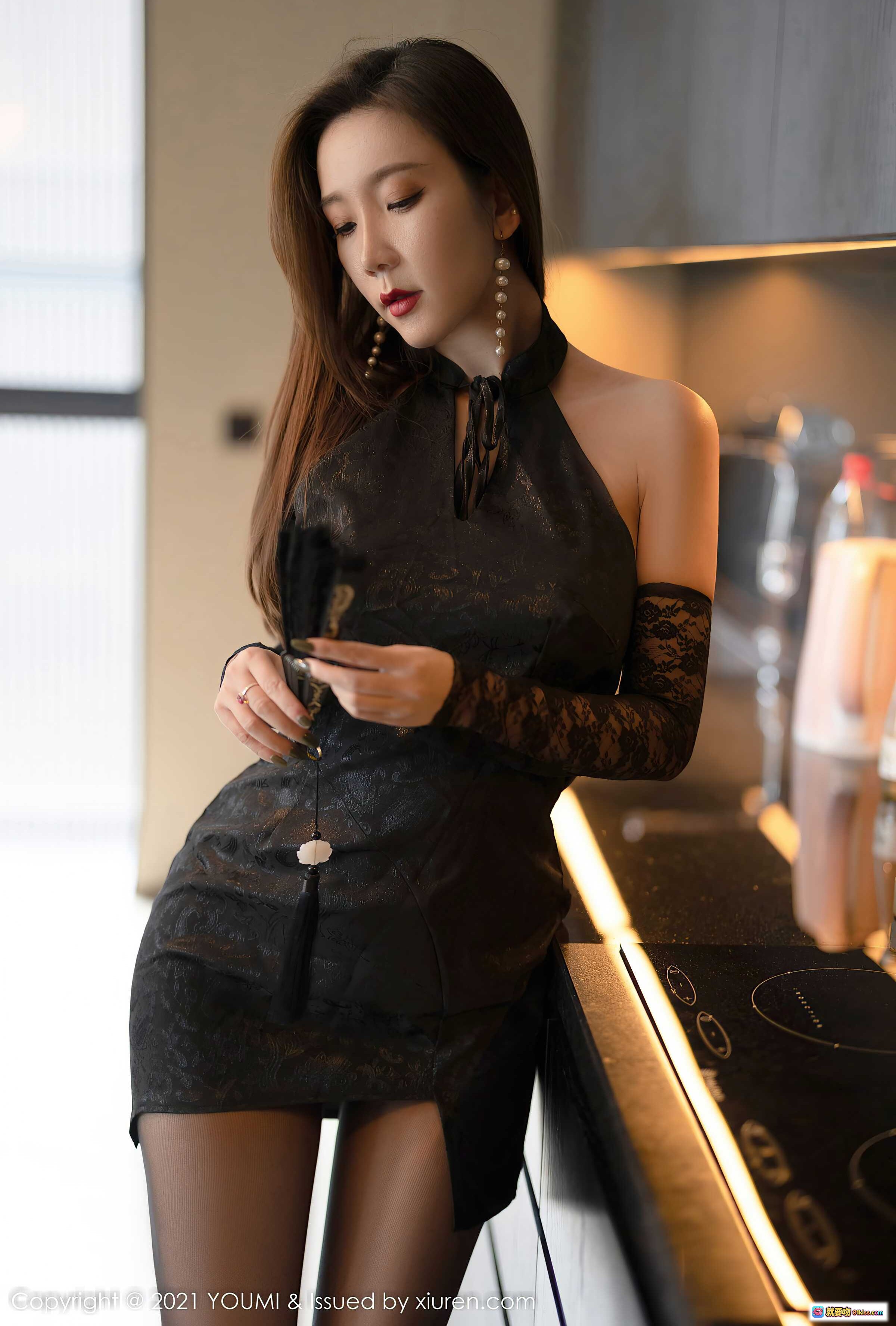 图片[3] - 艾静香成都旅拍黑丝旗袍写真 | 优雅扇子姿态 | YouMi尤蜜荟VOL.727高清美图 - 就要吻