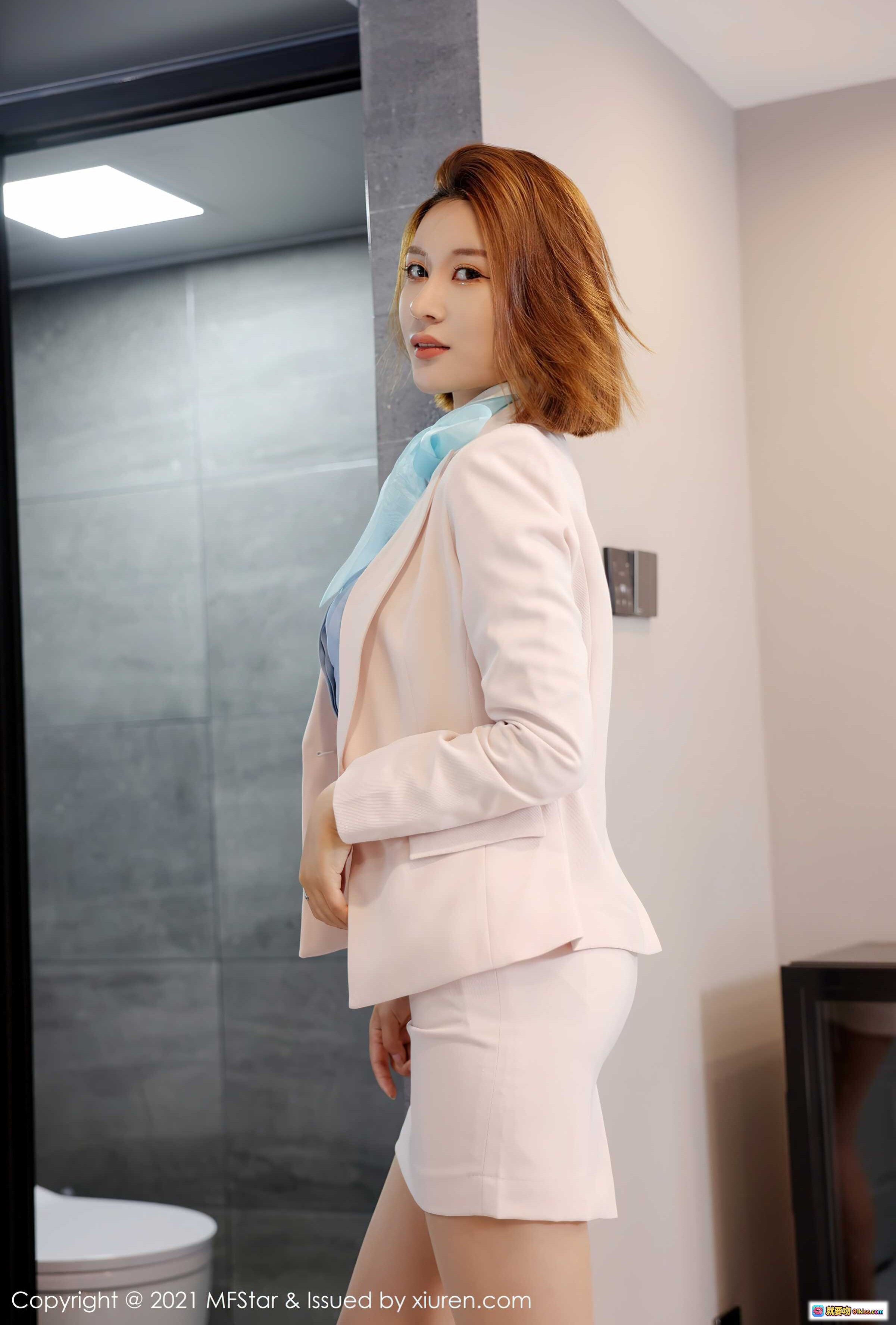 图片[6] - 王蜜MFStar2021.10.20Vol.537职场OL风粉色西装套装浅蓝衬衫丝巾优雅写真42P - 就要吻