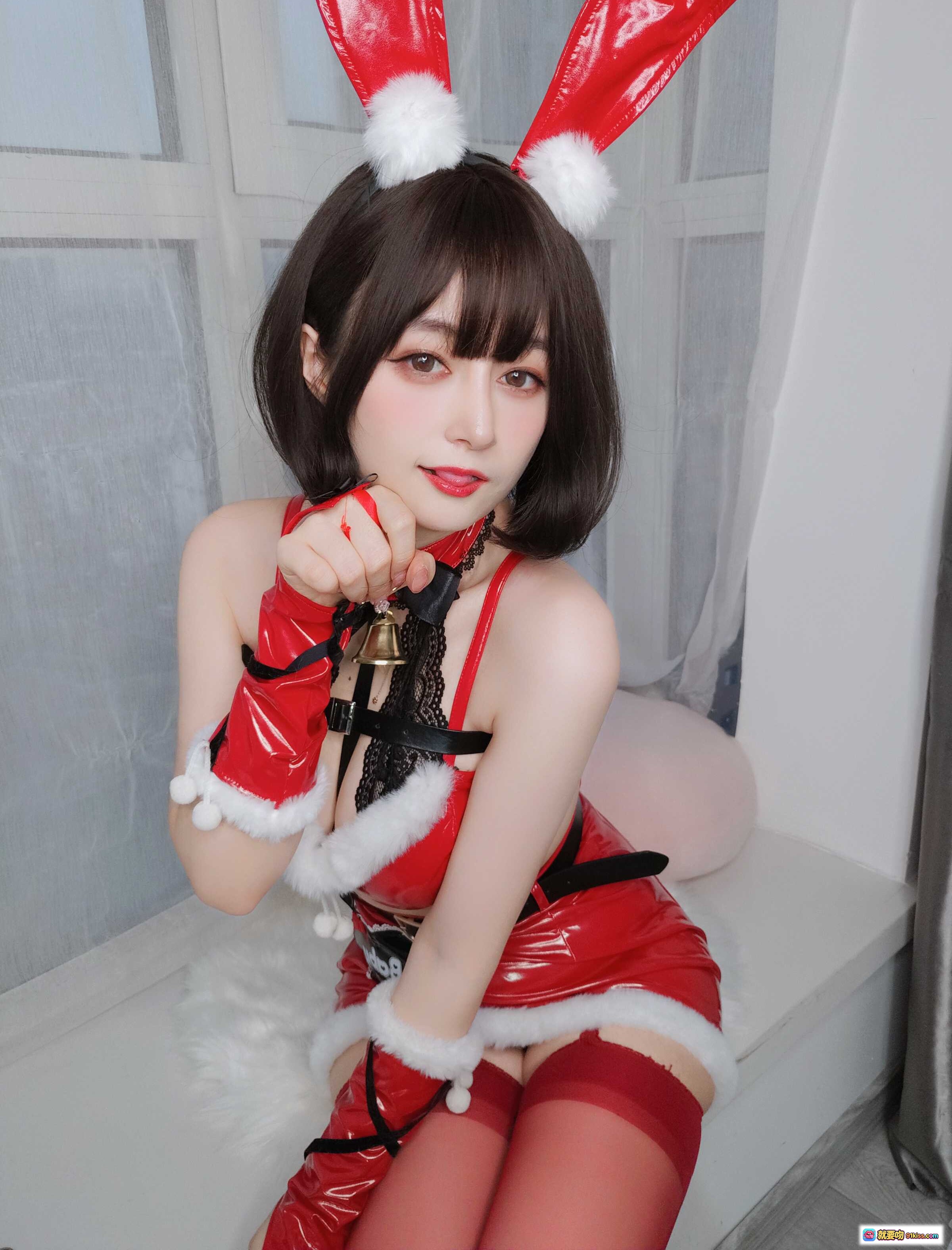 白银81 NO.094 圣诞兔女郎cosplay 红色亮面制服 白毛绒边饰 兔耳发箍 黑蕾丝吊带 红丝袜 12月会员合集 12-26 Merry Christmas - 就要吻