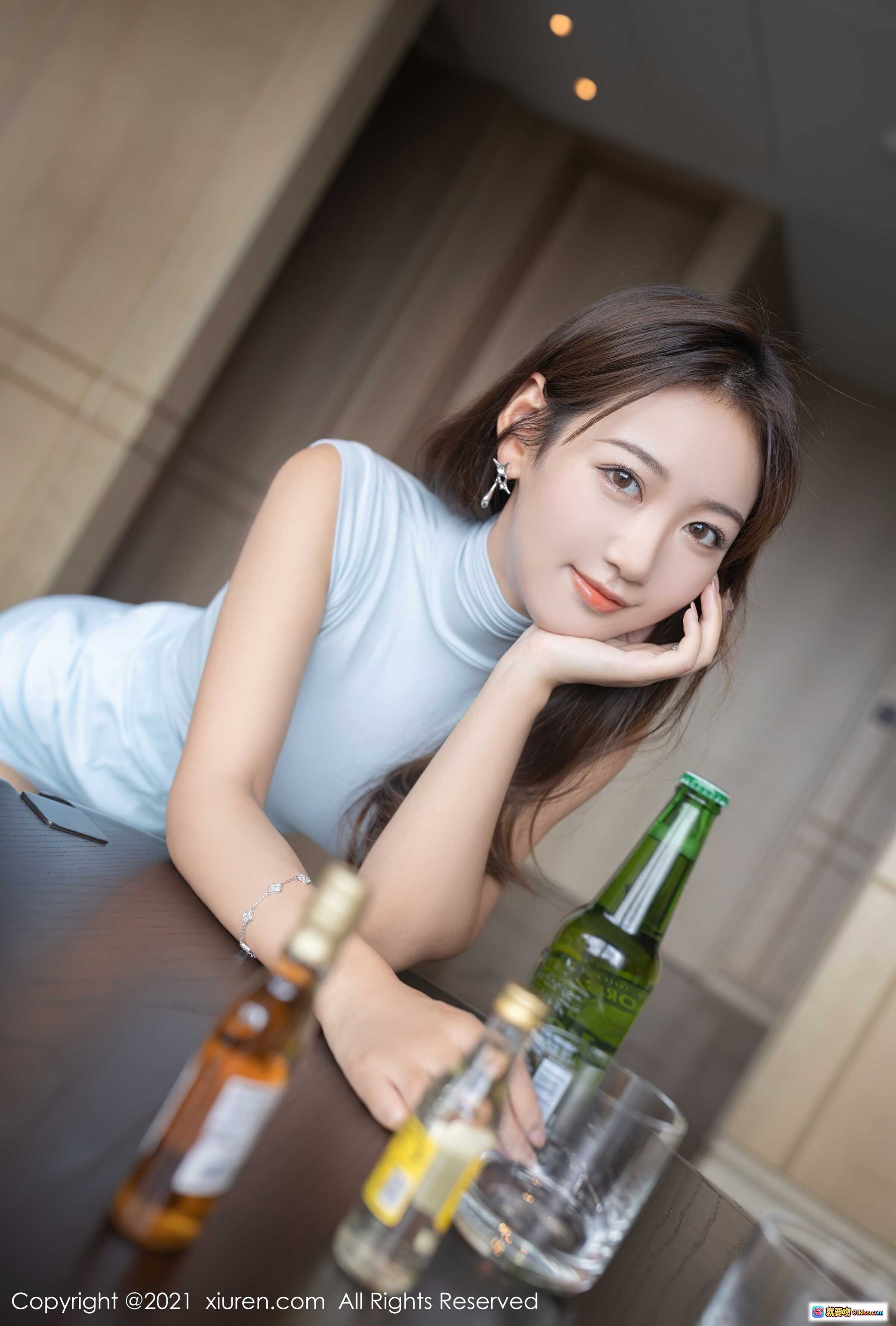 图片[9] - 唐安琪优雅持机聊天特写 | XIUREN秀人网2021.11.10 No.4198高清美图 | 手机屏幕互动瞬间捕捉 - 就要吻