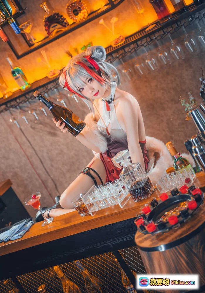 花柒Hana NO.011 明日方舟守夜冠军Cosplay酒吧场景写真 9P高清美图 二次元角色扮演 精致妆造 氛围感灯光 酒瓶道具 毛绒装饰 时尚性感造型 - 就要吻