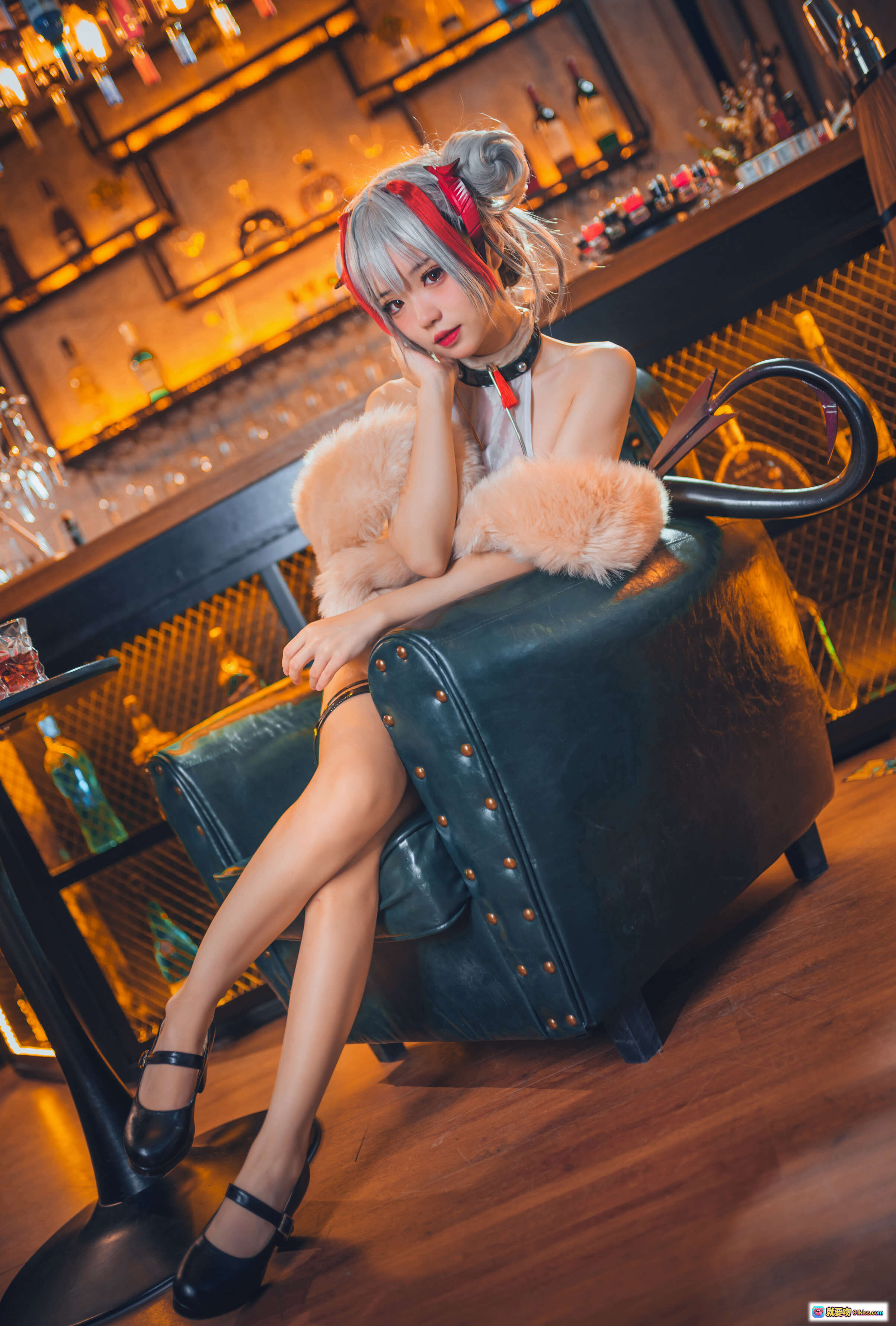 图片[7] - 花柒Hana NO.011 明日方舟守夜冠军Cosplay酒吧场景写真 9P高清美图 二次元角色扮演 精致妆造 氛围感灯光 酒瓶道具 毛绒装饰 时尚性感造型 - 就要吻