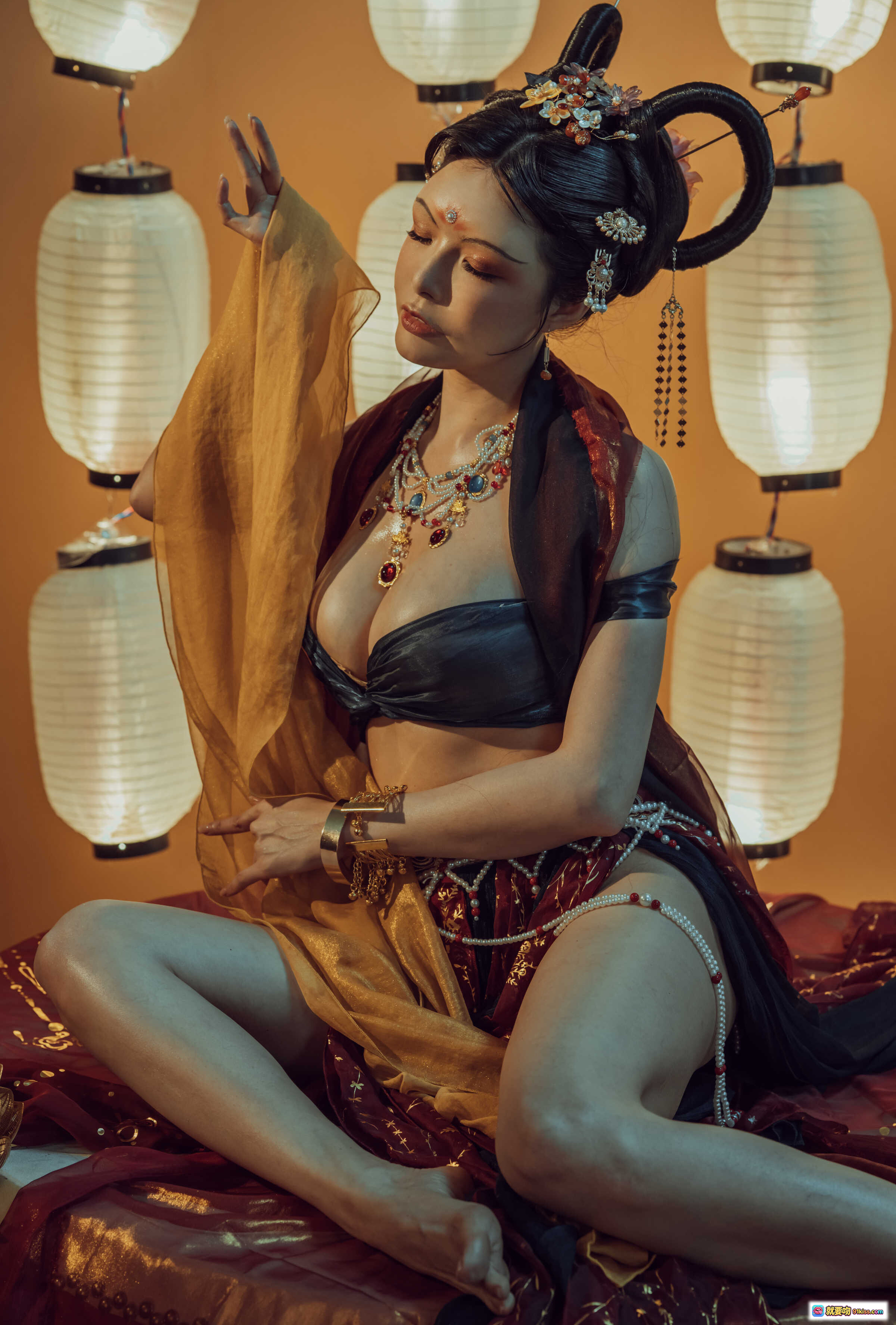 图片[10] - 秋和柯基NO.052红尘梦古风cos写真｜华丽汉服琵琶舞姬双人造型｜灯笼布景东方美学摄影 - 就要吻