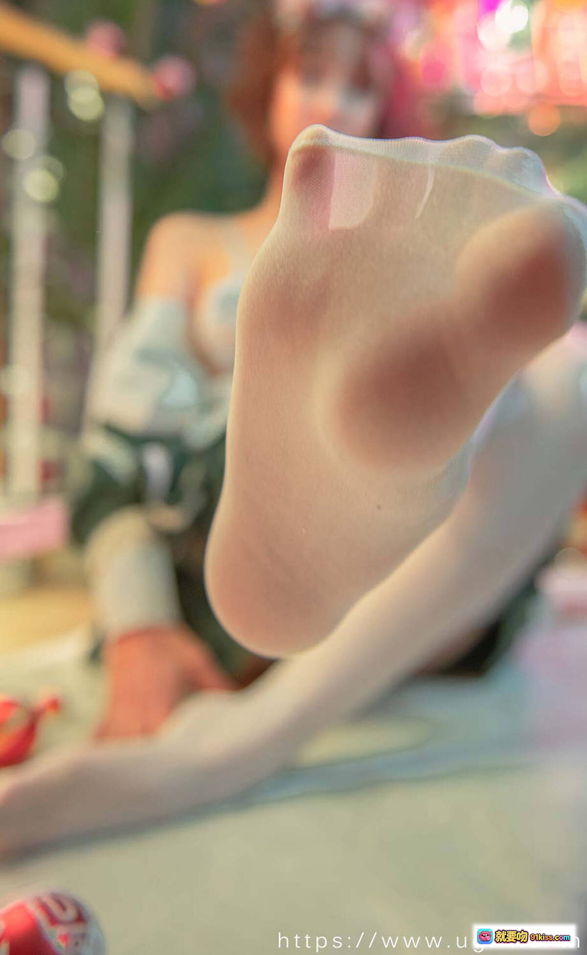 图片[9] - Ugirls尤果网爱尤物No.2243果儿圣诞鹿角写真 绿色针织开衫格纹短裙白丝美腿少女风室内摄影 - 就要吻