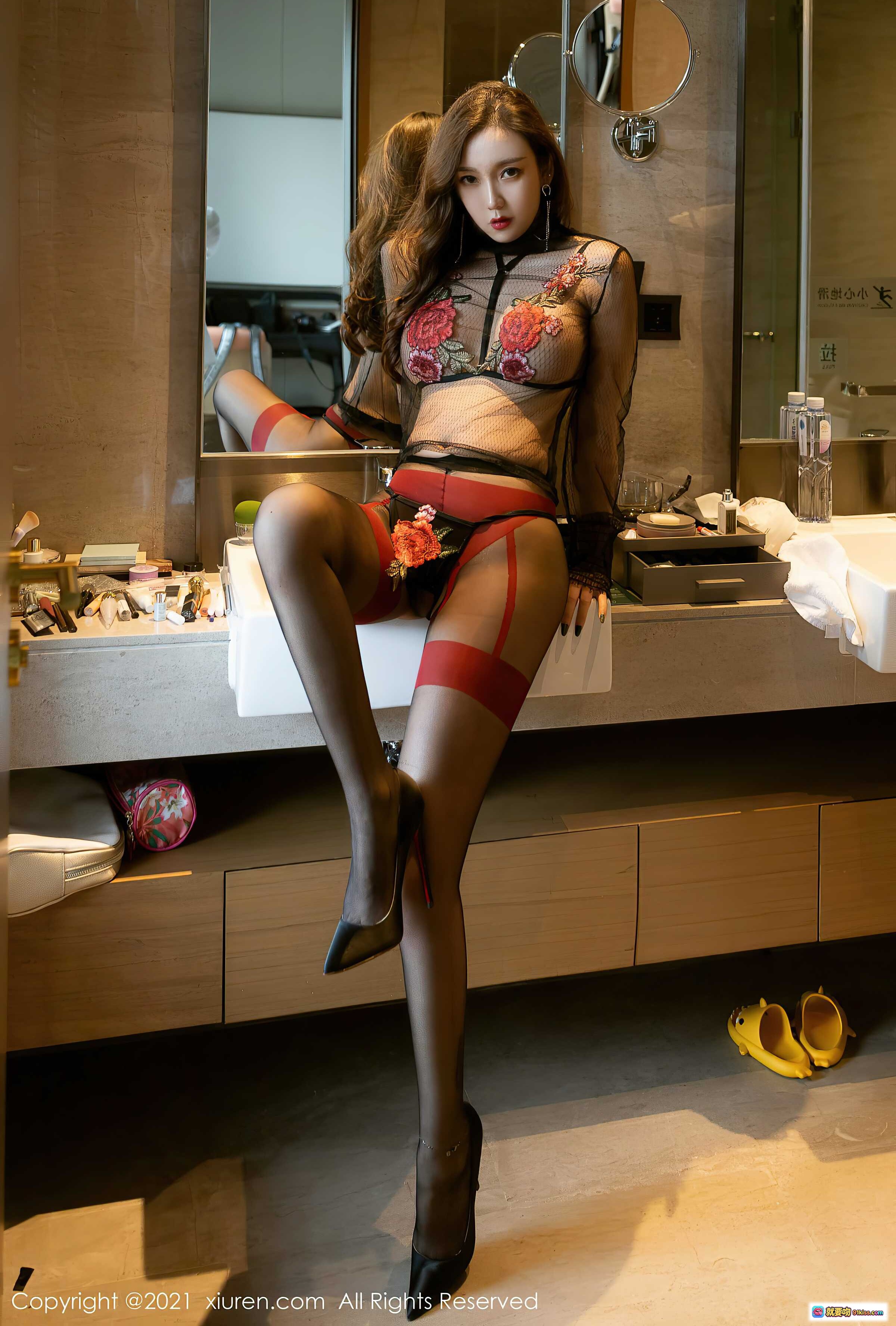 图片[6] - 艾静香成都旅拍性感蕾丝玫瑰刺绣内衣写真 | XiuRen秀人网2021.12.14 NO.4335 - 就要吻